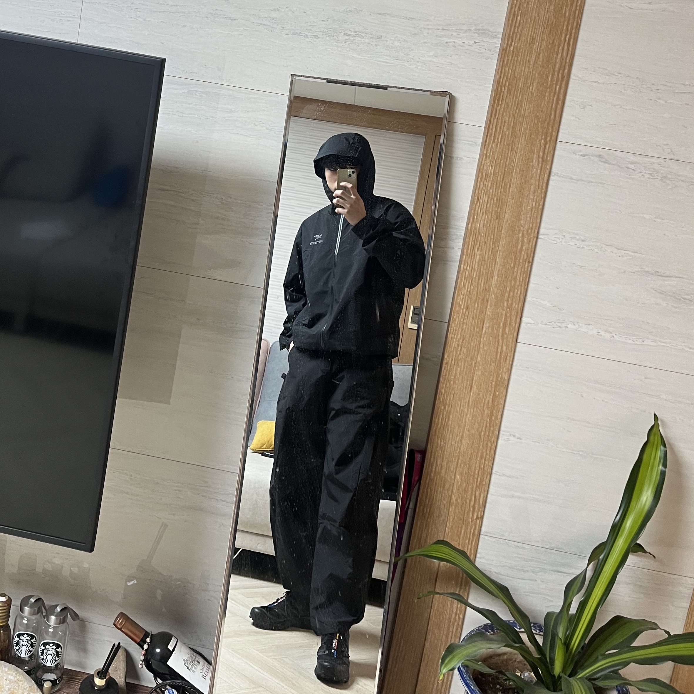 Arc'teryx Beta Jacket Black, Sansan Gear Side Snap Pants Black 착용 스타일
