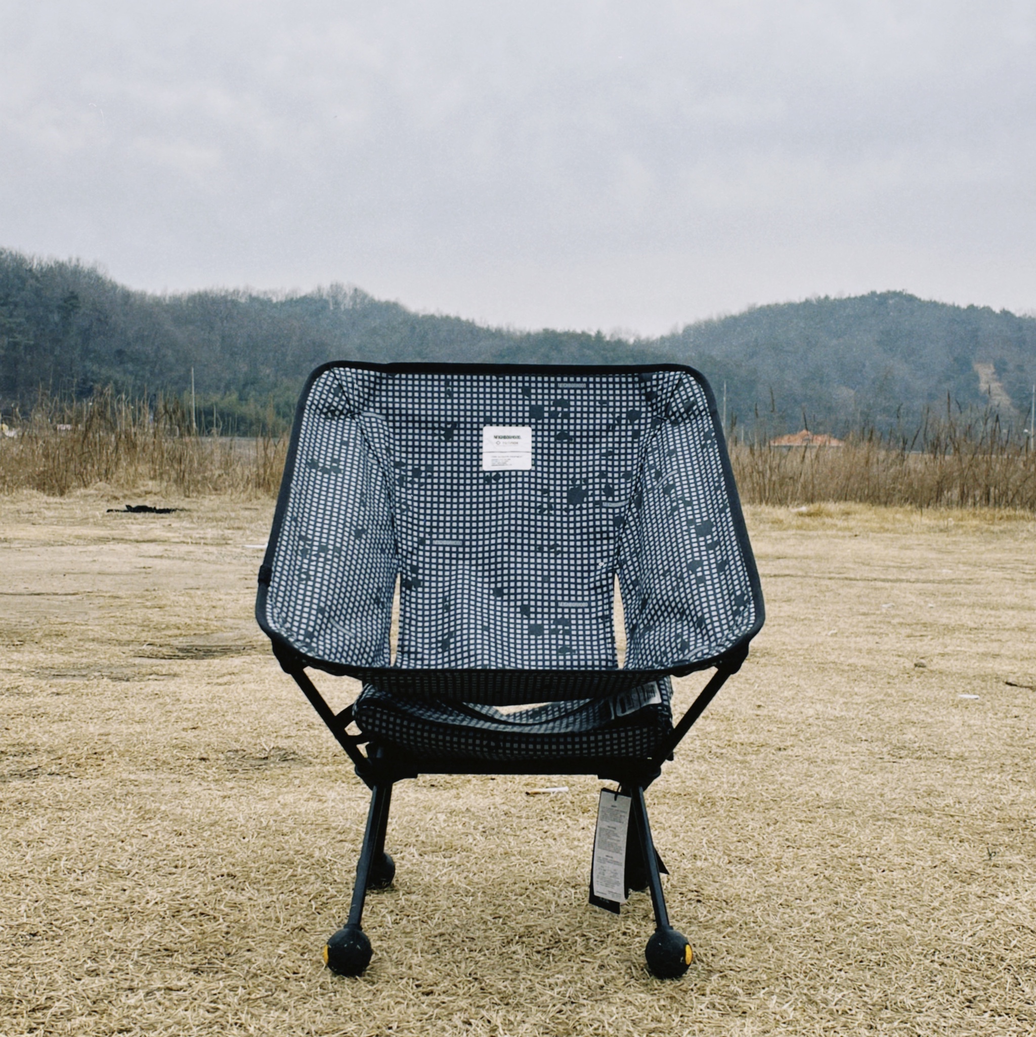 Helinox x Neighborhood Chair One Peal - 22FW 착용 스타일 - 2