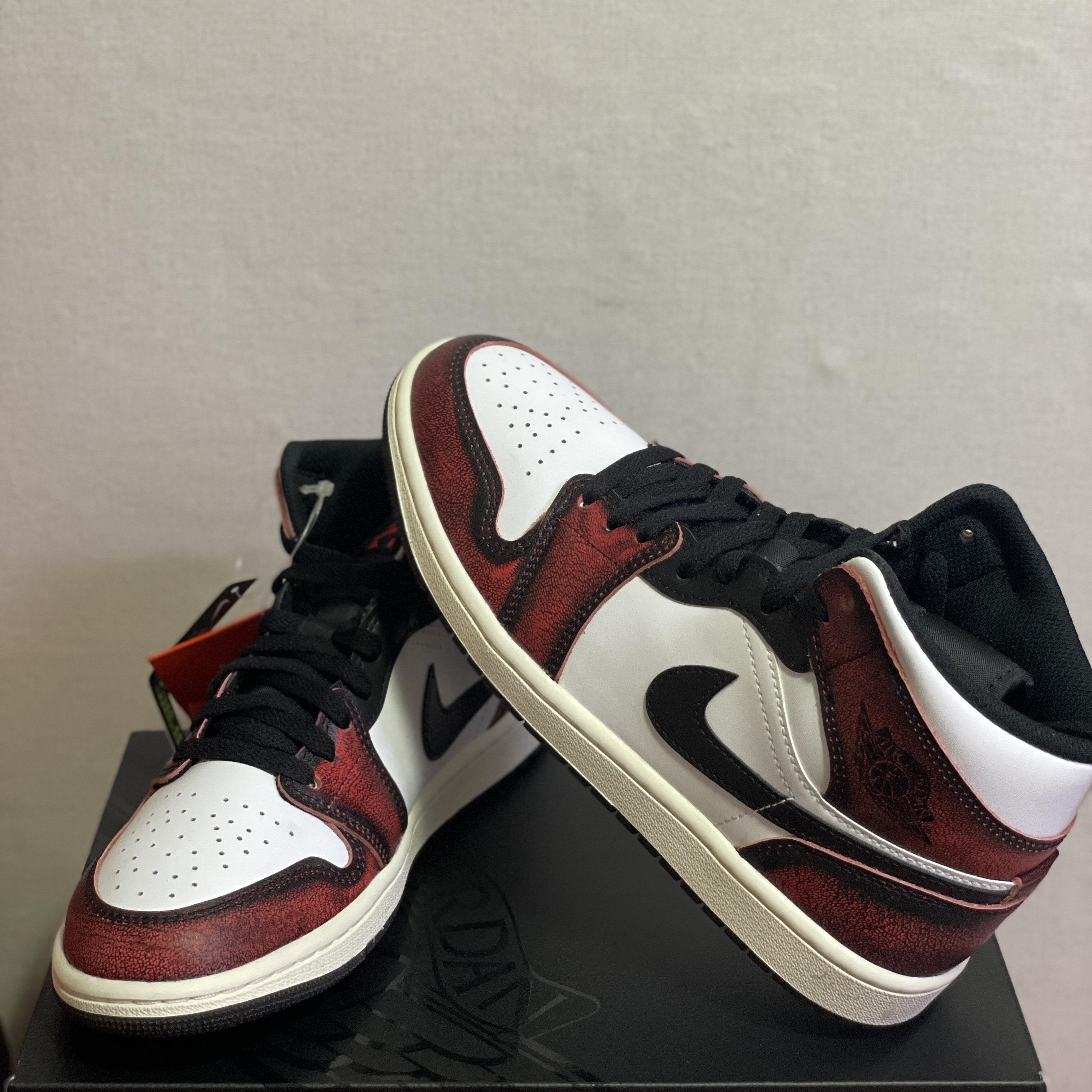Jordan 1 Mid SE Infrared 23 착용 스타일 - 2