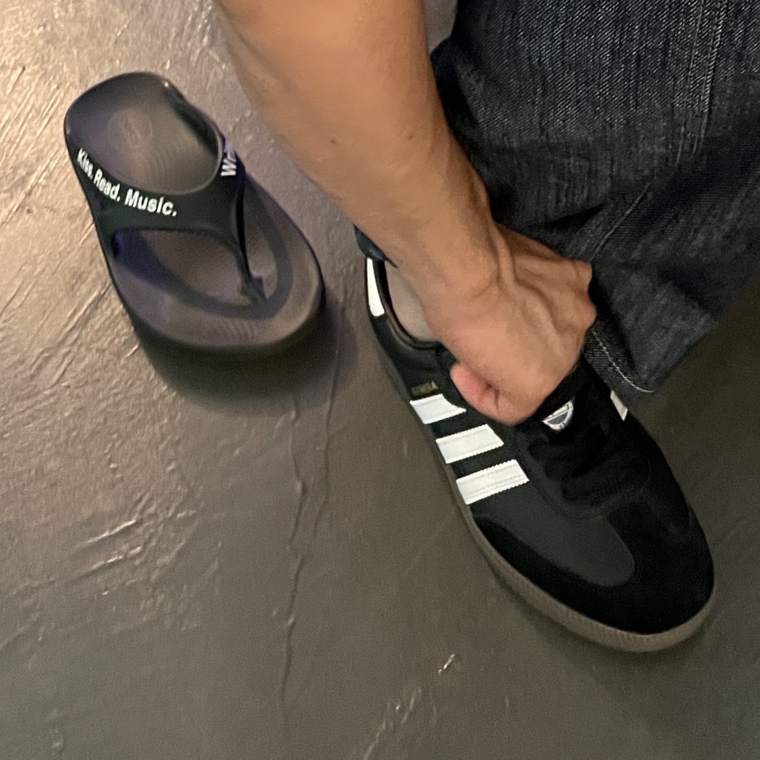 Adidas Samba ADV Black, Oofos x Takahiromiyashita The Soloist The Soloist's Way Of Life Flip-Flop Black White 착용 스타일