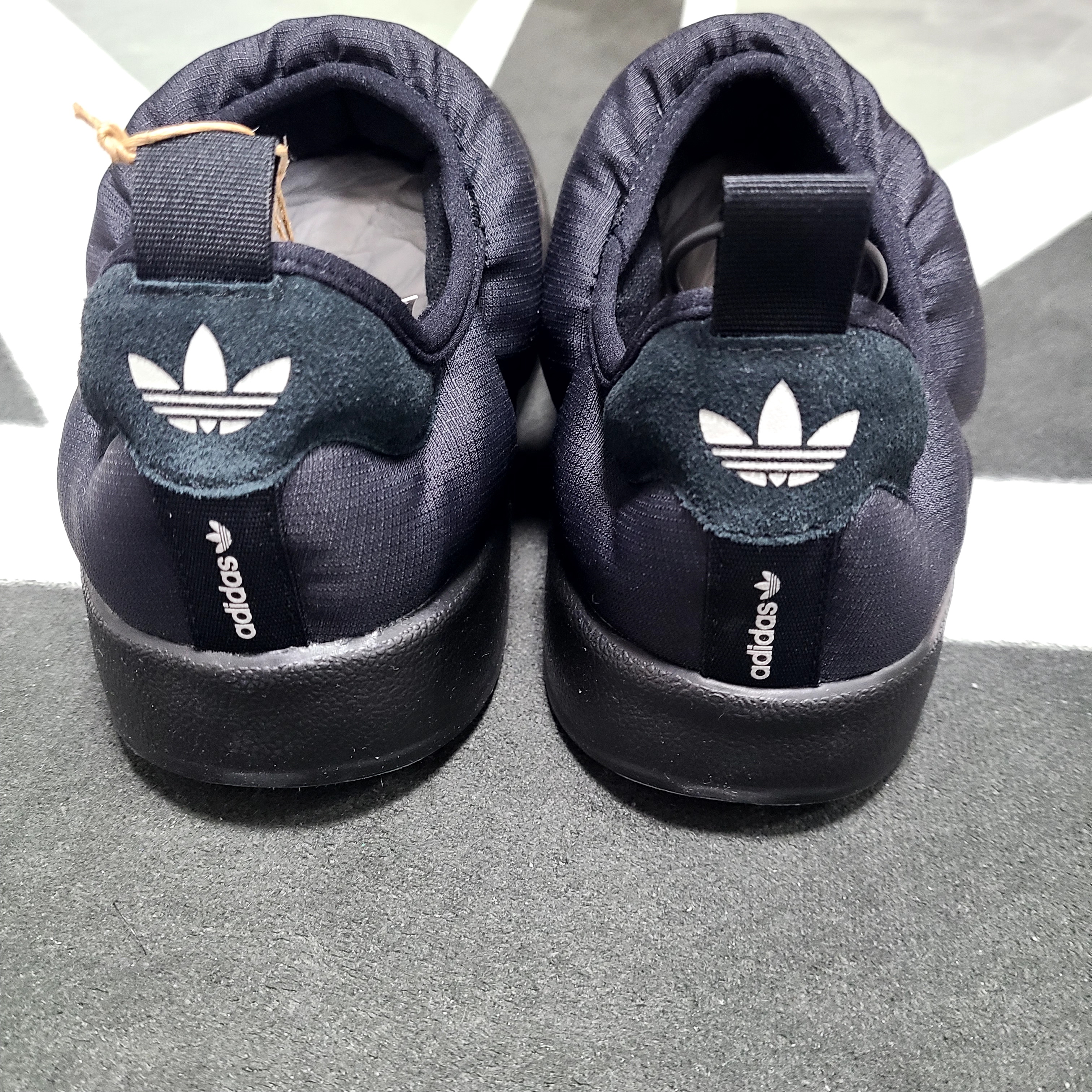 Adidas Puffylette Core Black 착용 스타일 - 3