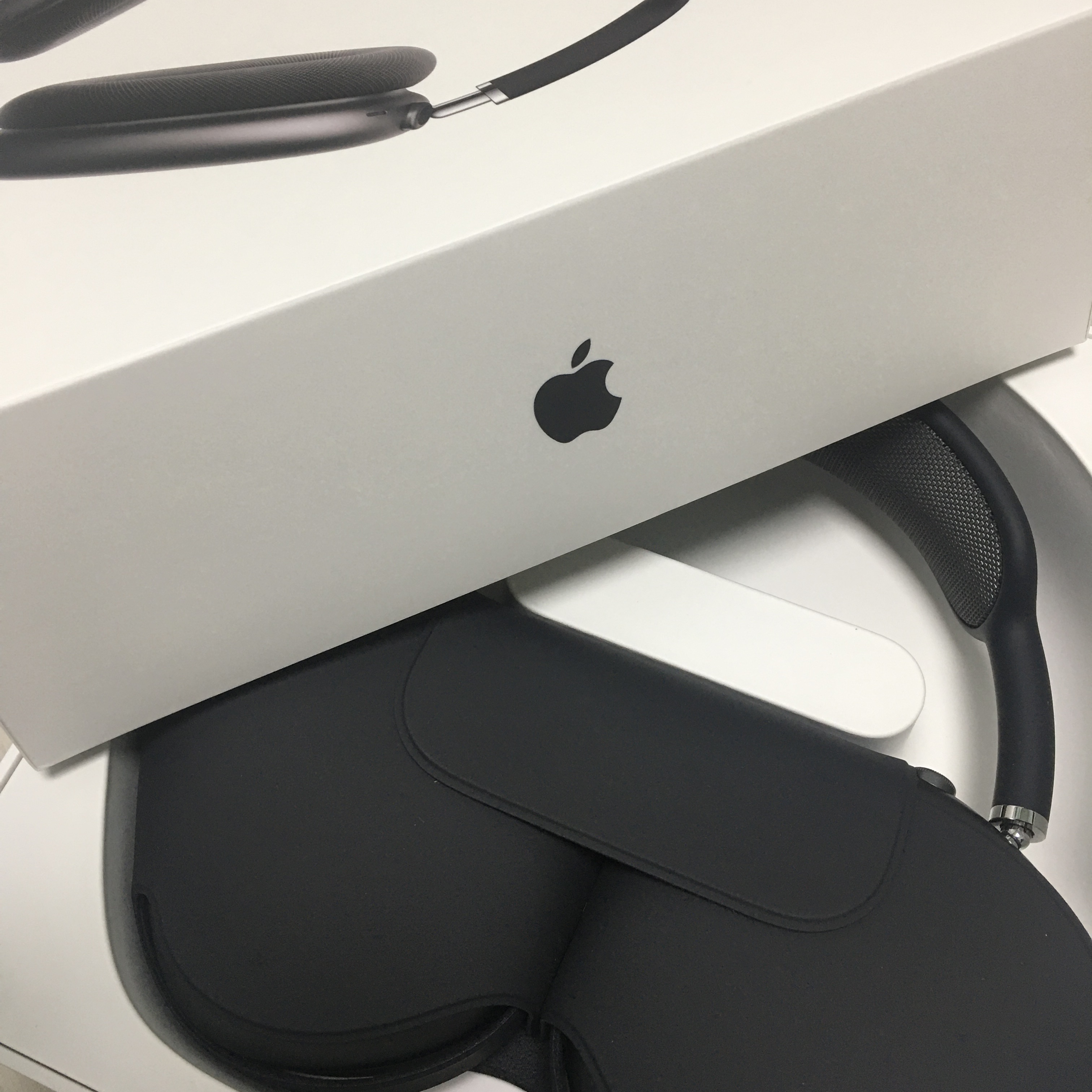 Apple AirPods Max Lightning Space Gray (Korean Ver.) 착용 스타일