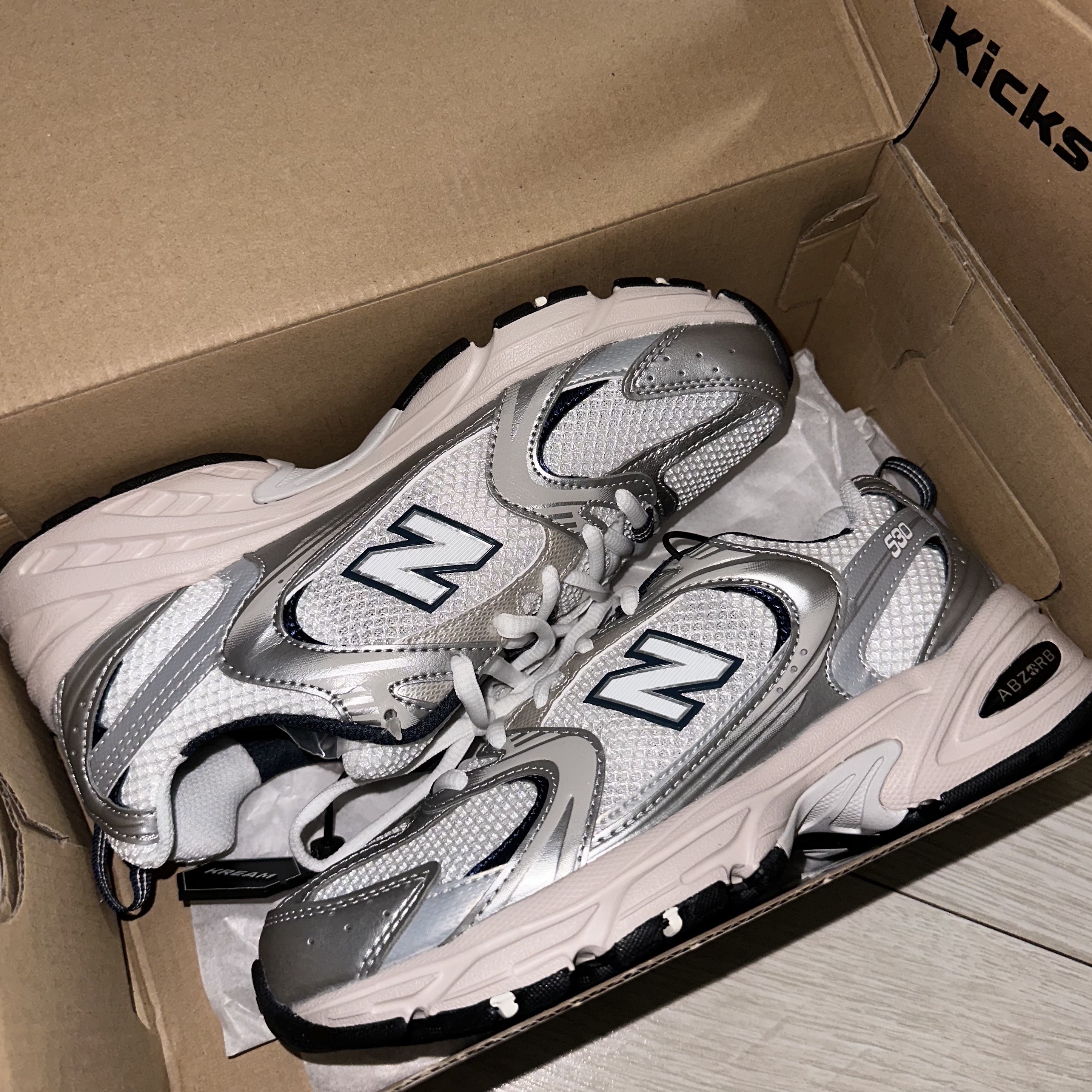 New Balance 530 Steel Grey 착용 스타일 - 2