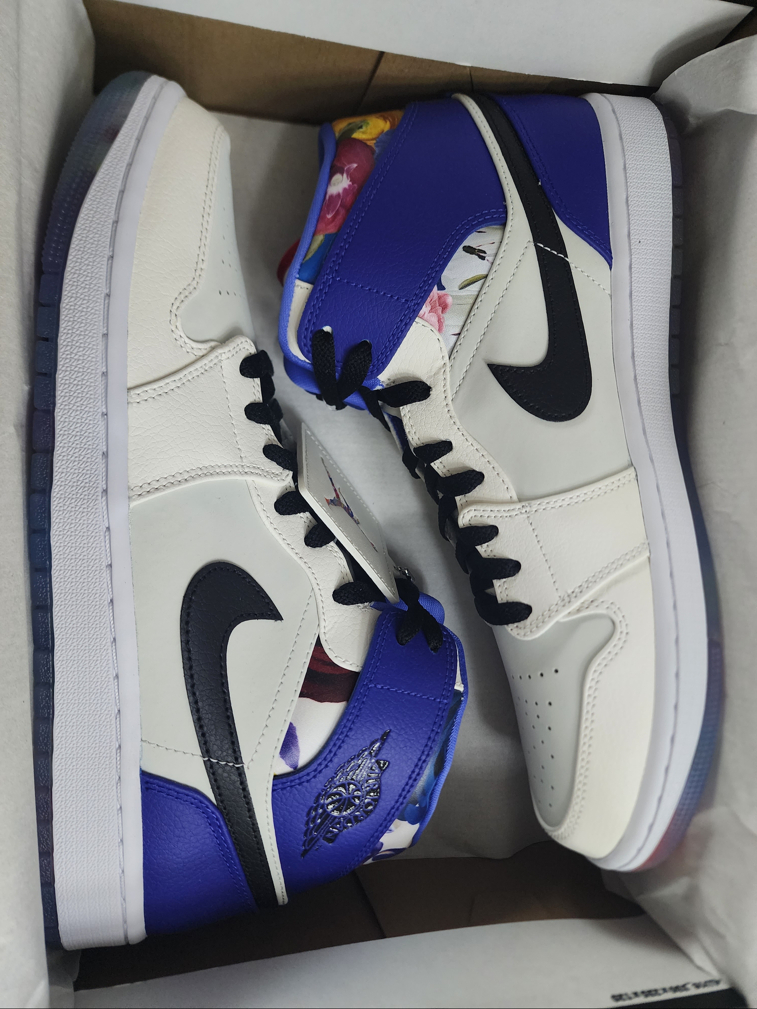 Jordan 1 Mid SE Floral 착용 스타일 - 1