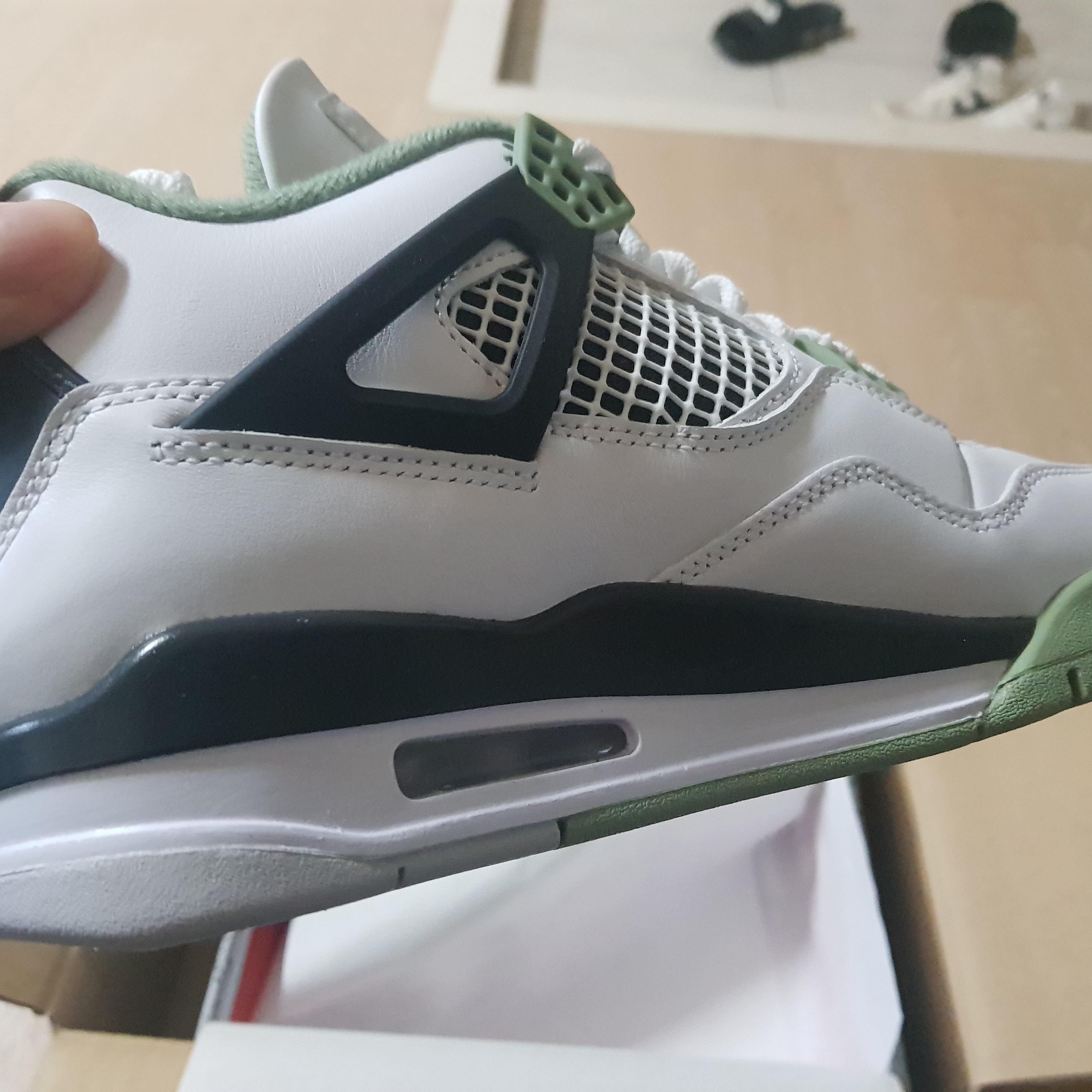 (W) Jordan 4 Retro Oil Green 착용 스타일 - 1