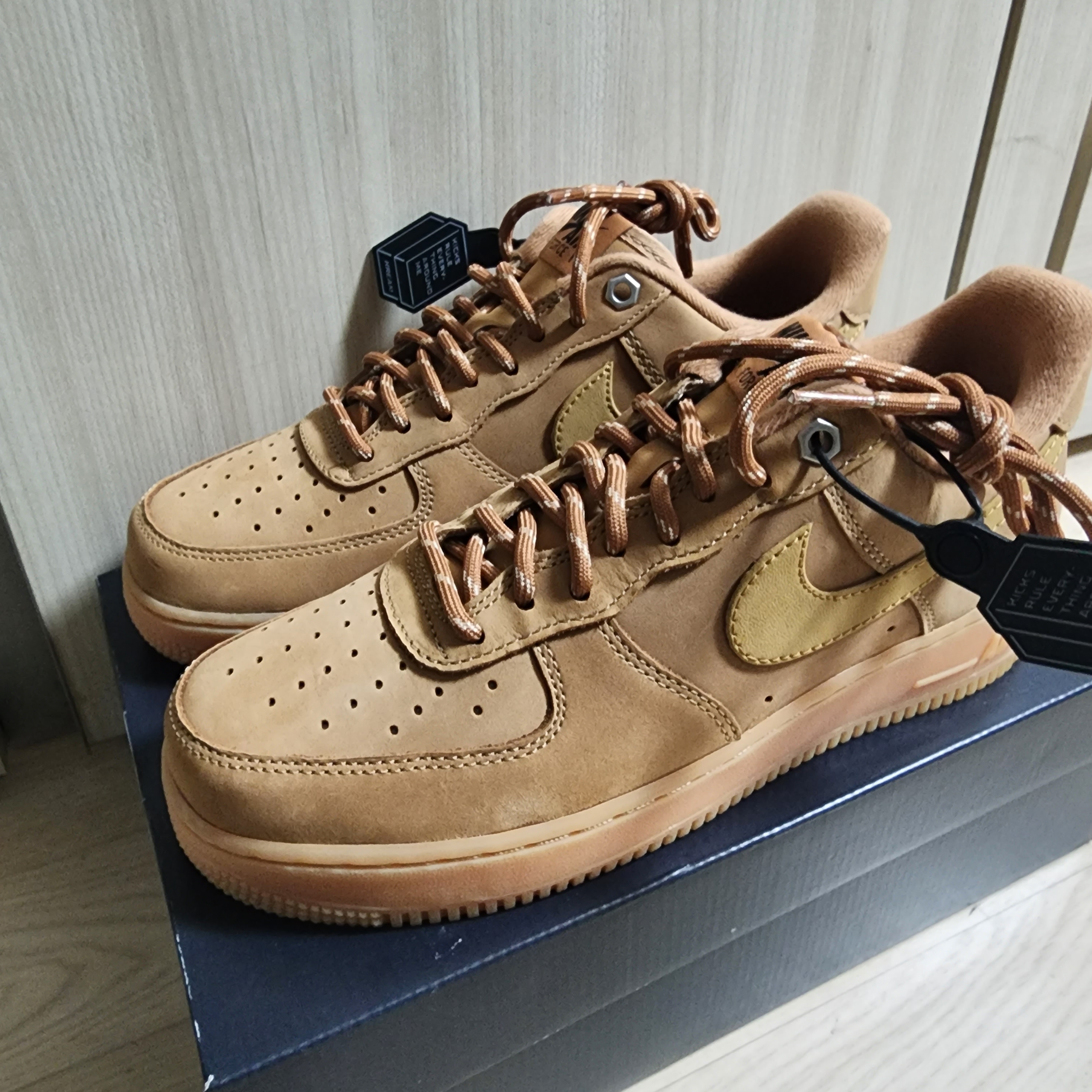 Nike Air Force 1 '07 WB Flax 착용 스타일