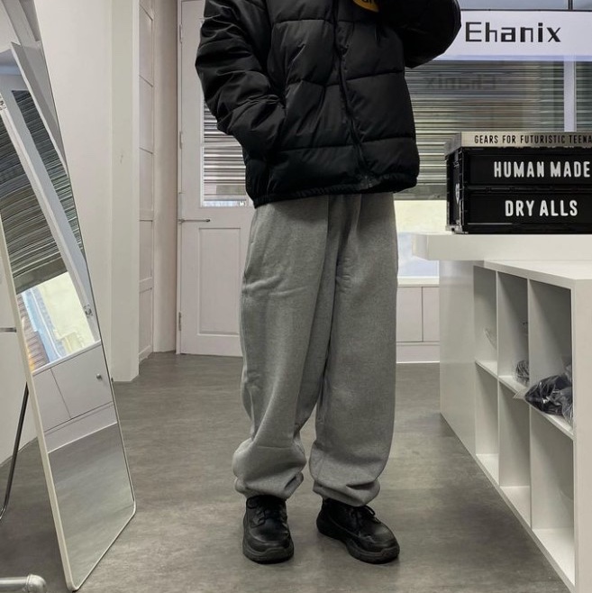 Nike x Stussy NRG Fleece Pants Dark Grey Heather (DO9340-063), Nike x Stussy NRG Fleece Crewneck Dark Grey Heather (DO9337-063) 착용 스타일 - 3