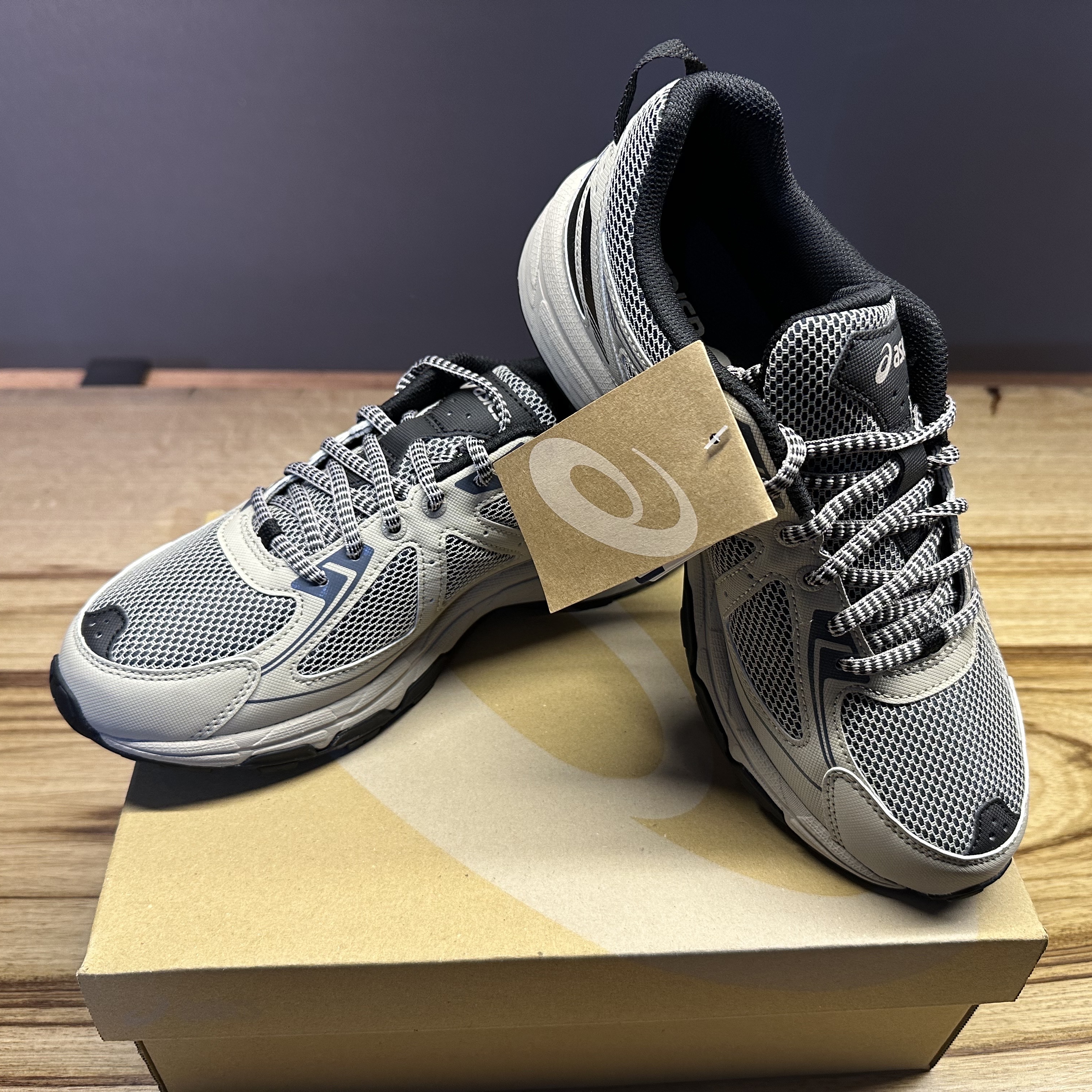 Asics Gel-Venture 6 Feather Grey Black 착용 스타일 - 1