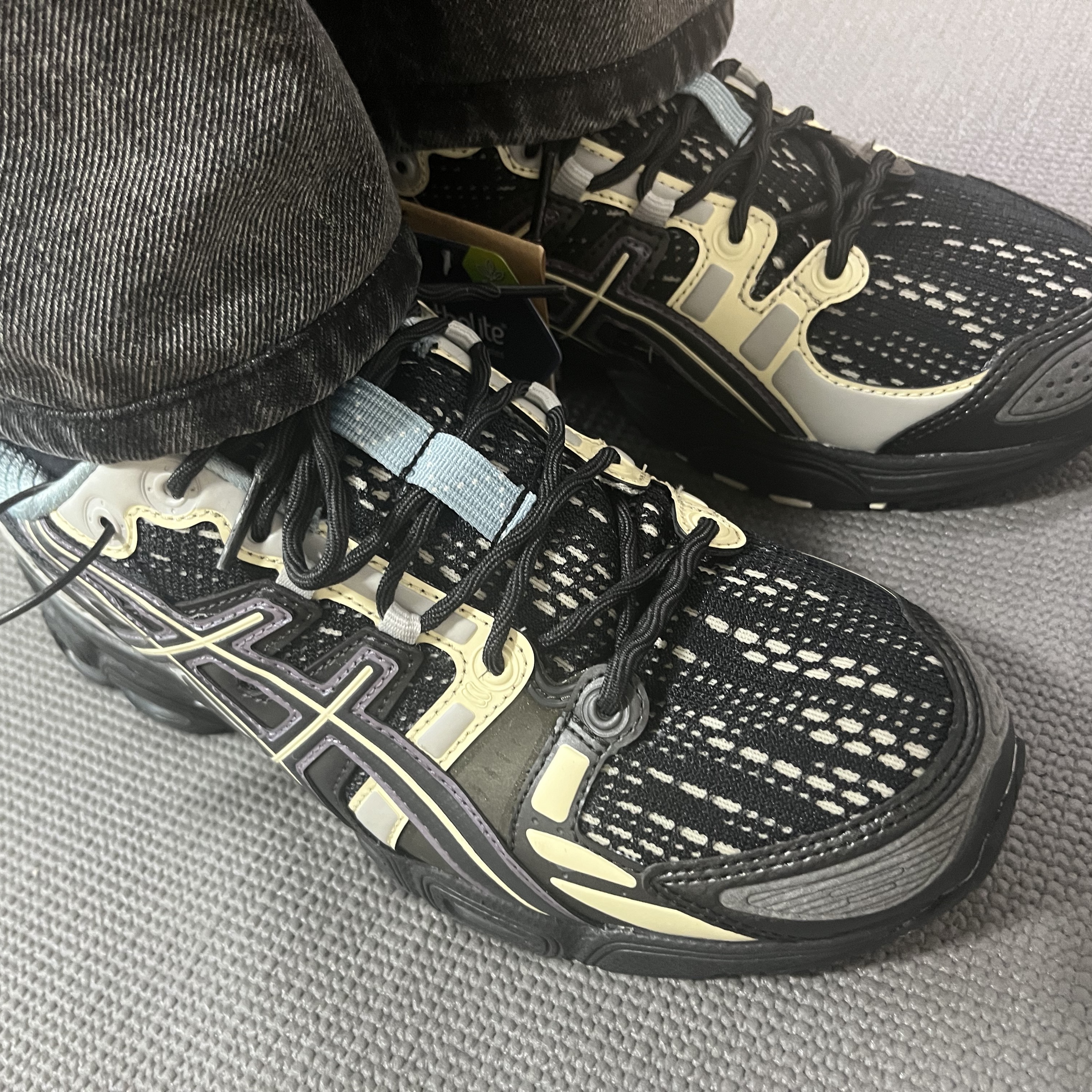 Asics UB5-S Gel-Nimbus 9 Black Gunmetal 착용 스타일