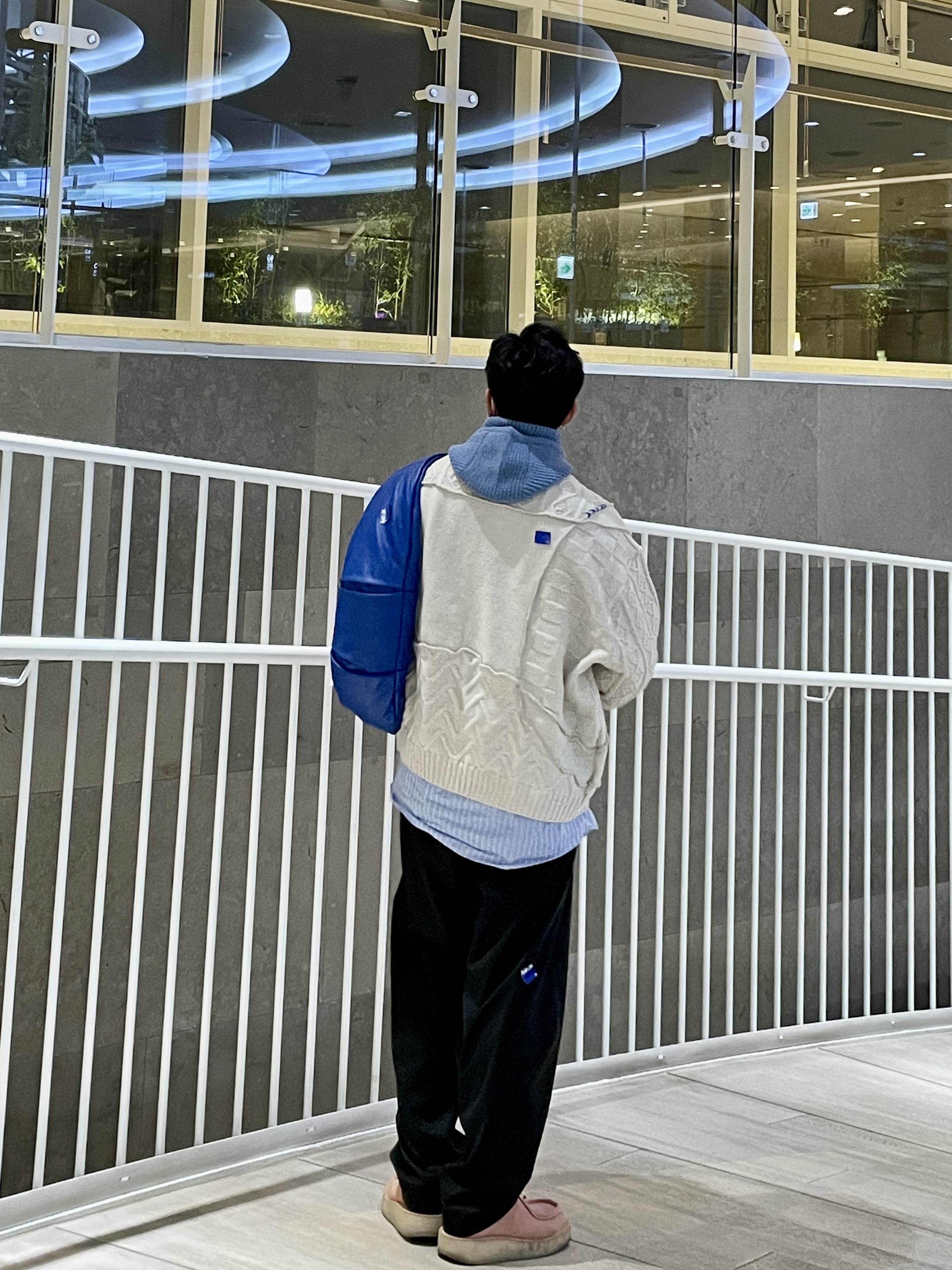 Zara x Ader Error Patchwork Oversize Knit Sweater Cream, Zara x Ader Error Striped Poplin Shirt Stripe 착용 스타일 - 1