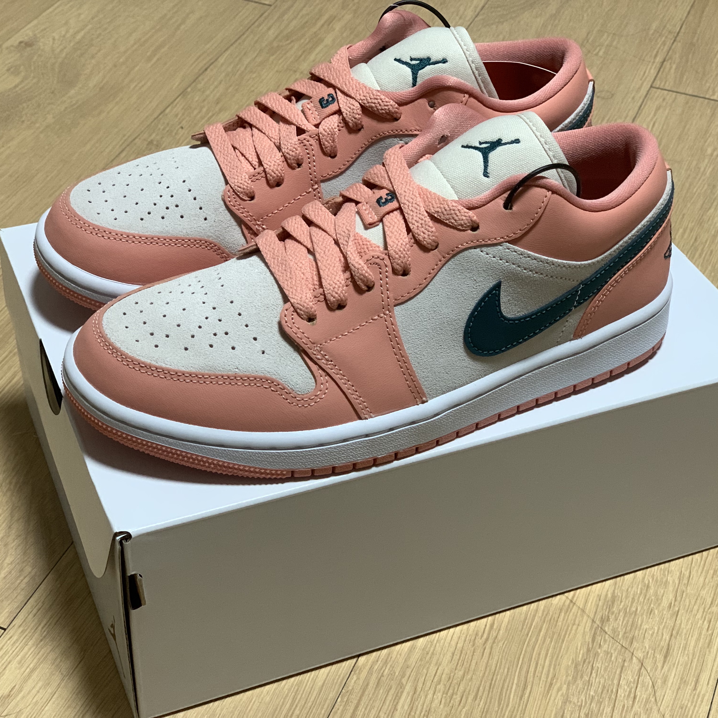 (W) Jordan 1 Low Light Madder Root 착용 스타일 - 2