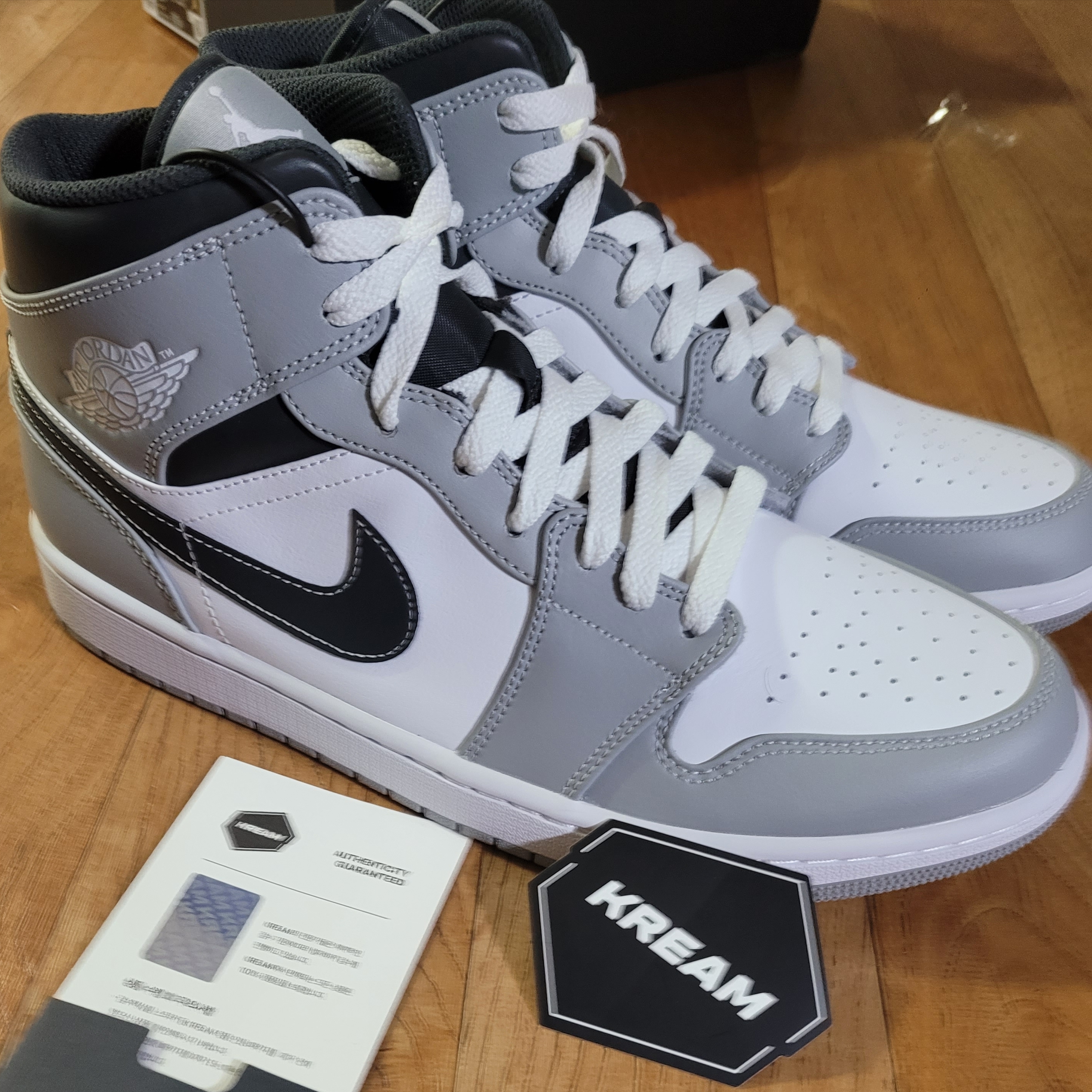 Jordan 1 Mid Light Smoke Grey Anthracite 착용 스타일