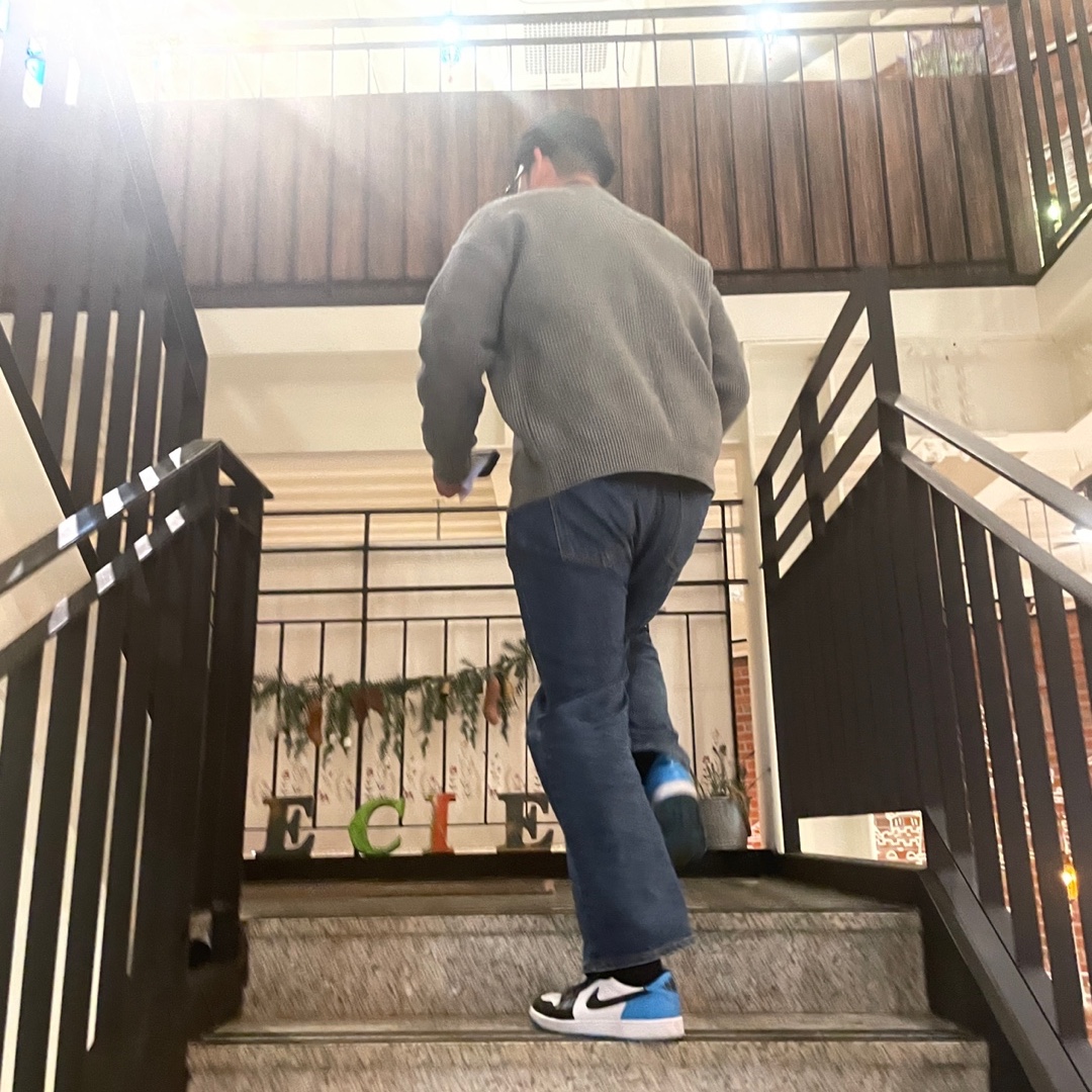 Jordan 1 Retro Low OG Black and Dark Powder Blue 착용 스타일