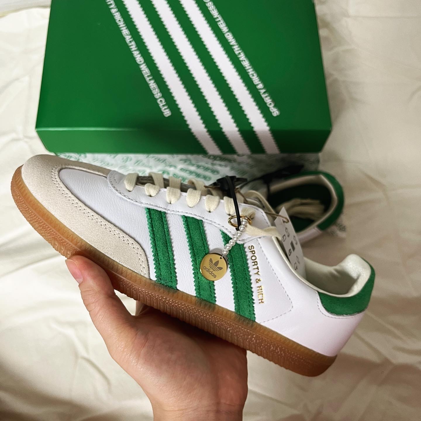 Adidas x Sporty & Rich Samba OG Cloud White Green 착용 스타일 - 2