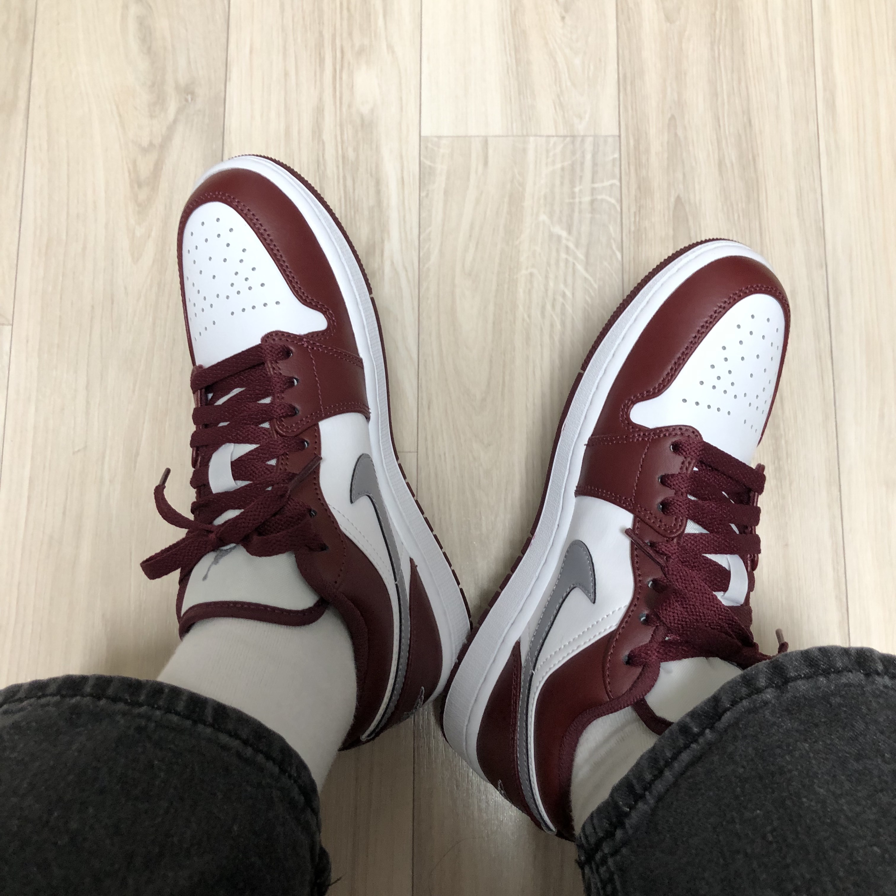 Jordan 1 Low Cherrywood Red 착용 스타일 - 5