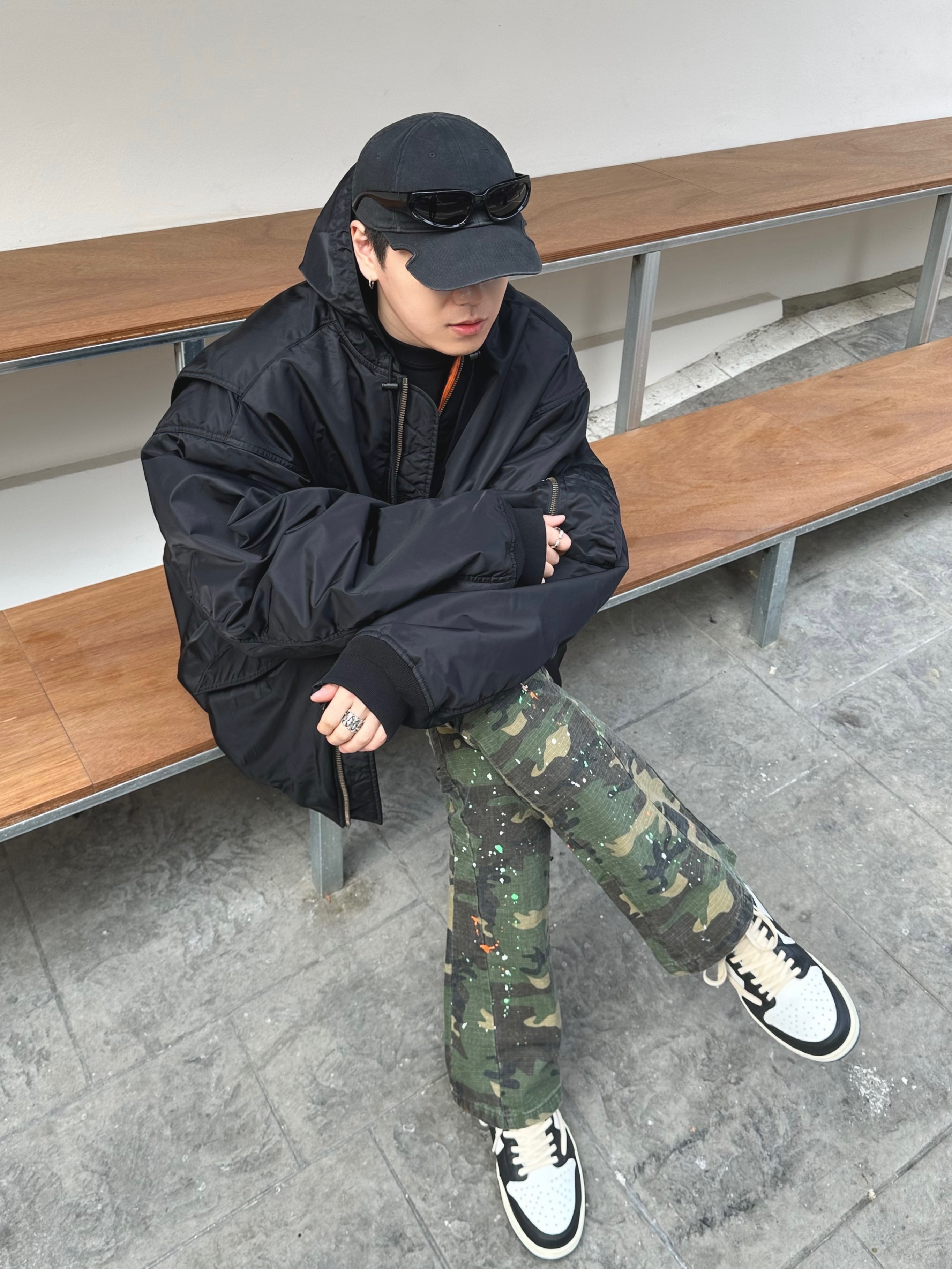 Jordan 1 x Travis Scott x Fragment Retro Low OG SP Military Blue 착용 스타일 - 1