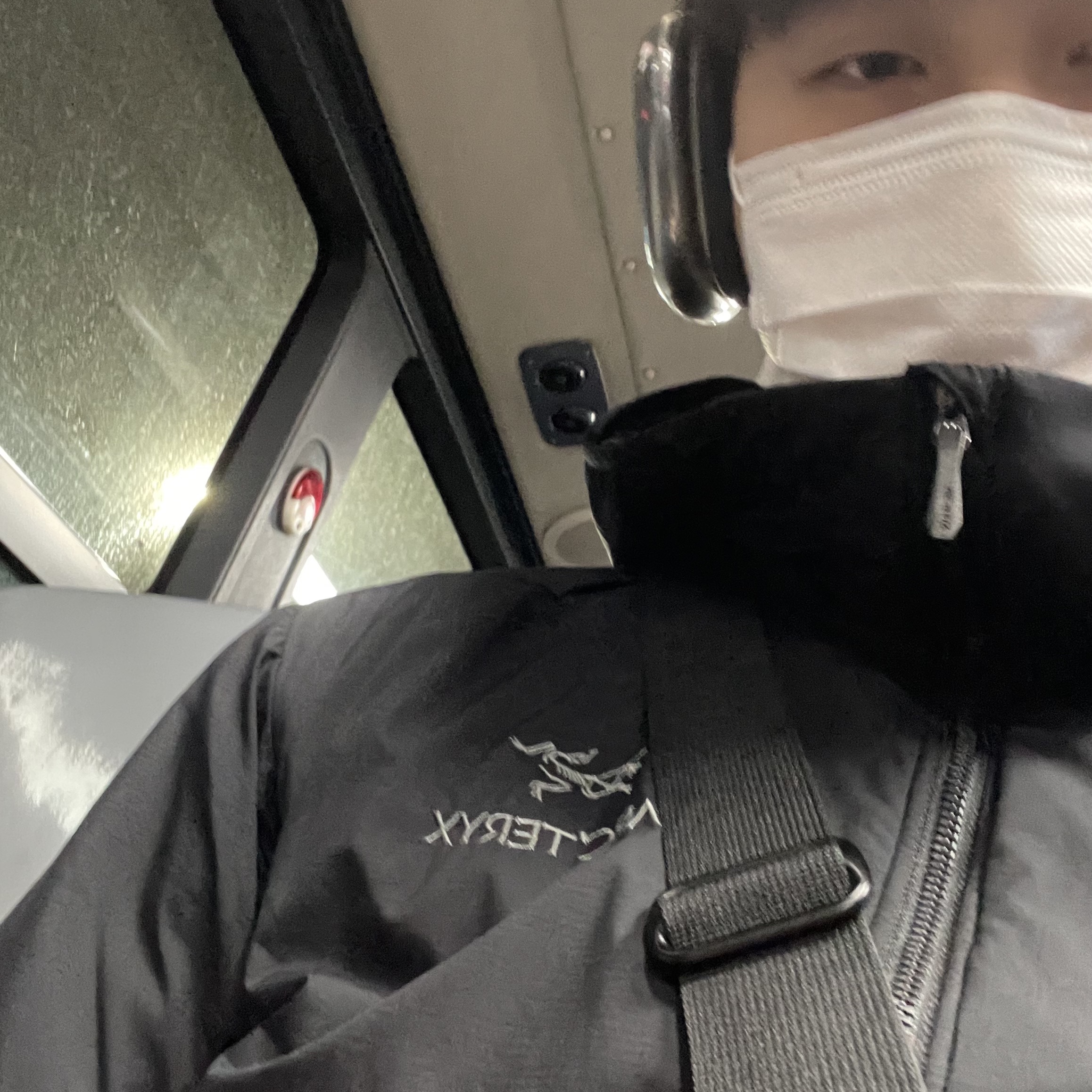 Arc'teryx Atom LT Hoody Black, Apple AirPods Max Lightning Space Gray (Korean Ver.) 착용 스타일