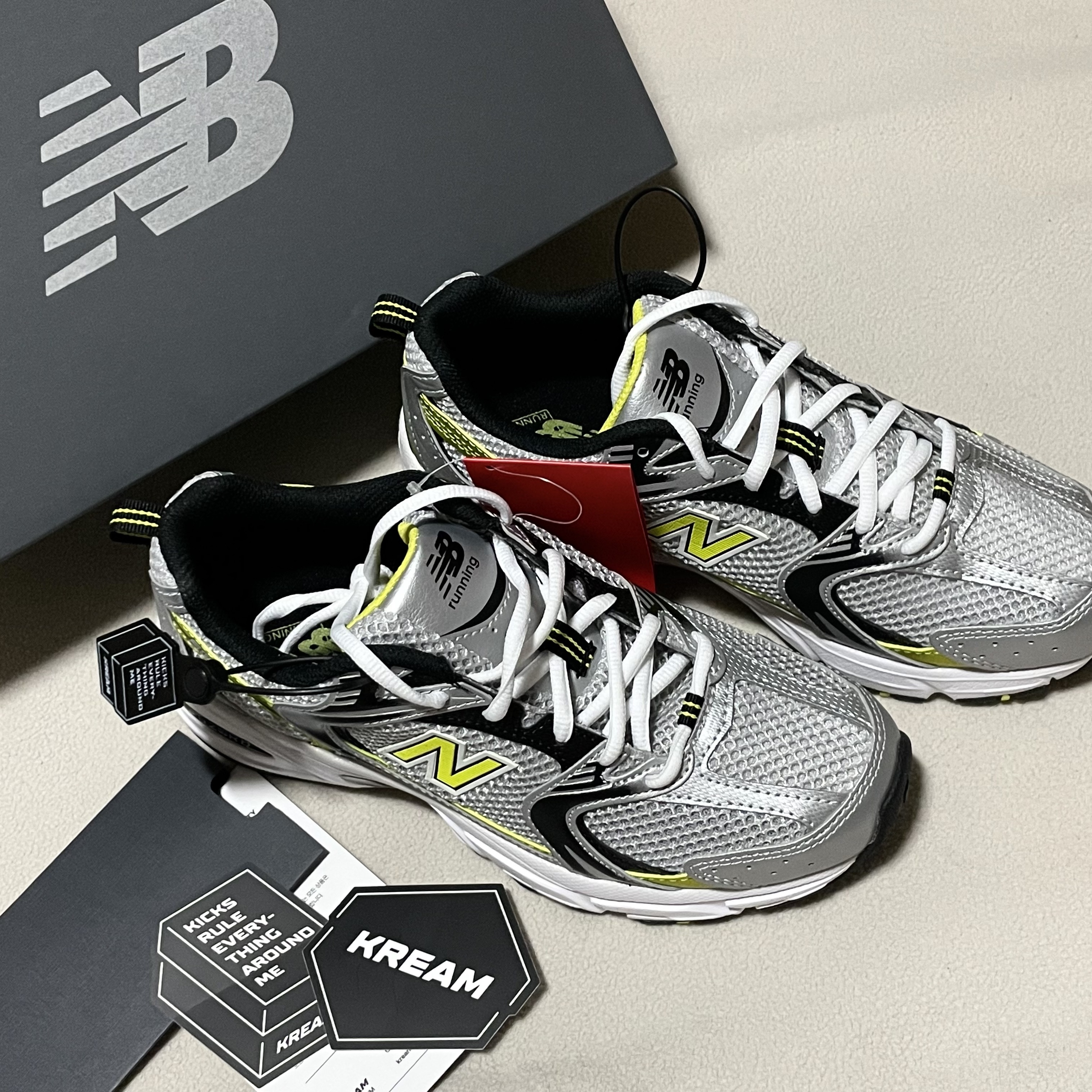 New Balance 530 Silver 착용 스타일
