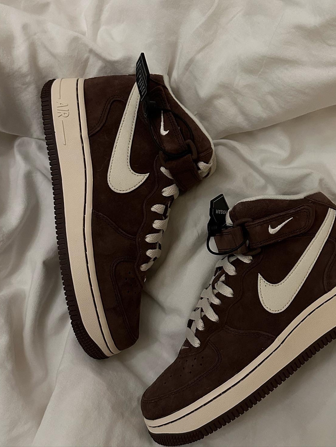 Nike Air Force 1 Mid '07 QS Chocolate, Nike x Jacquemus NRG Fleece Hoodie Sail - Asia 착용 스타일 - 5