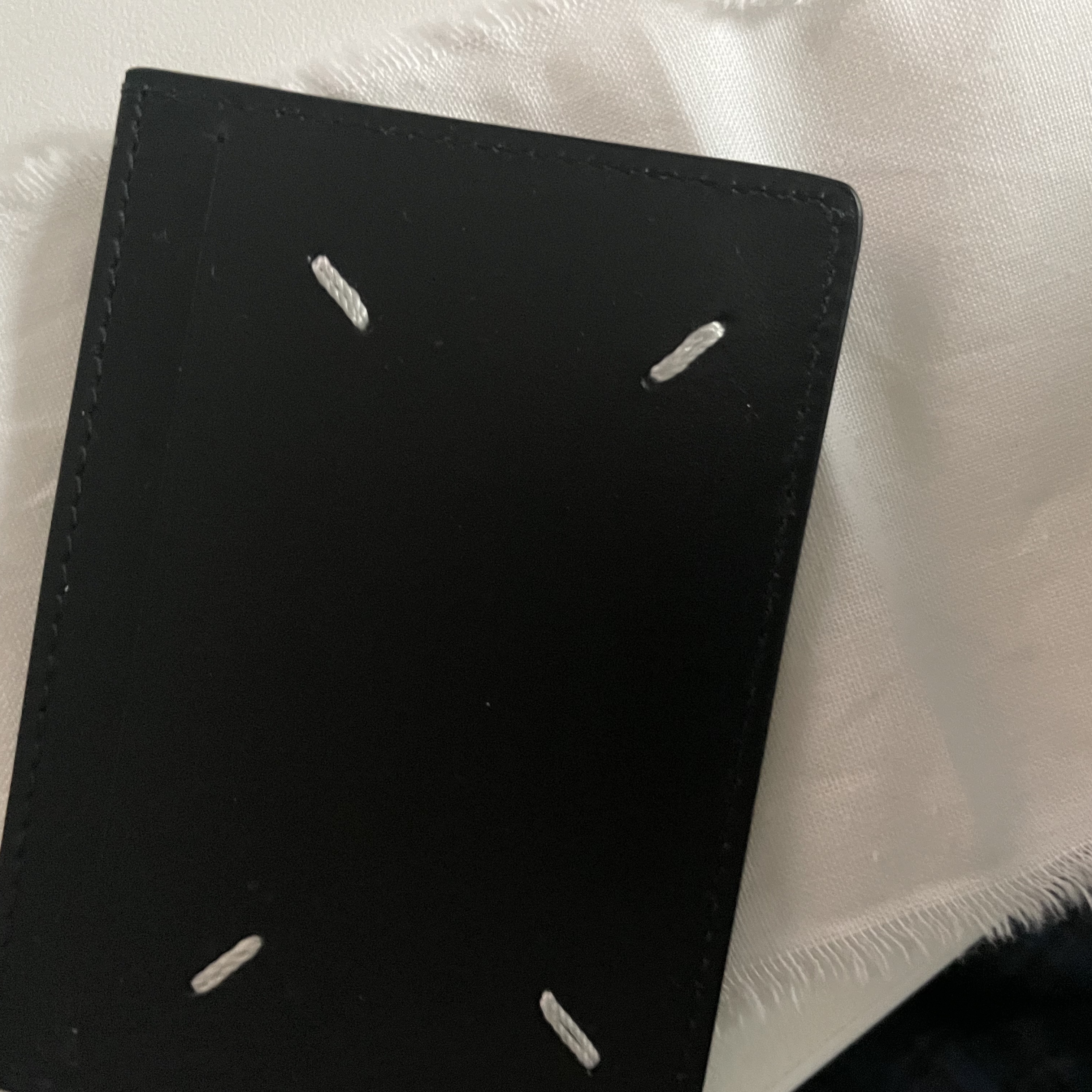 Maison Margiela Four Stitch Card Holder Black 착용 스타일 - 2
