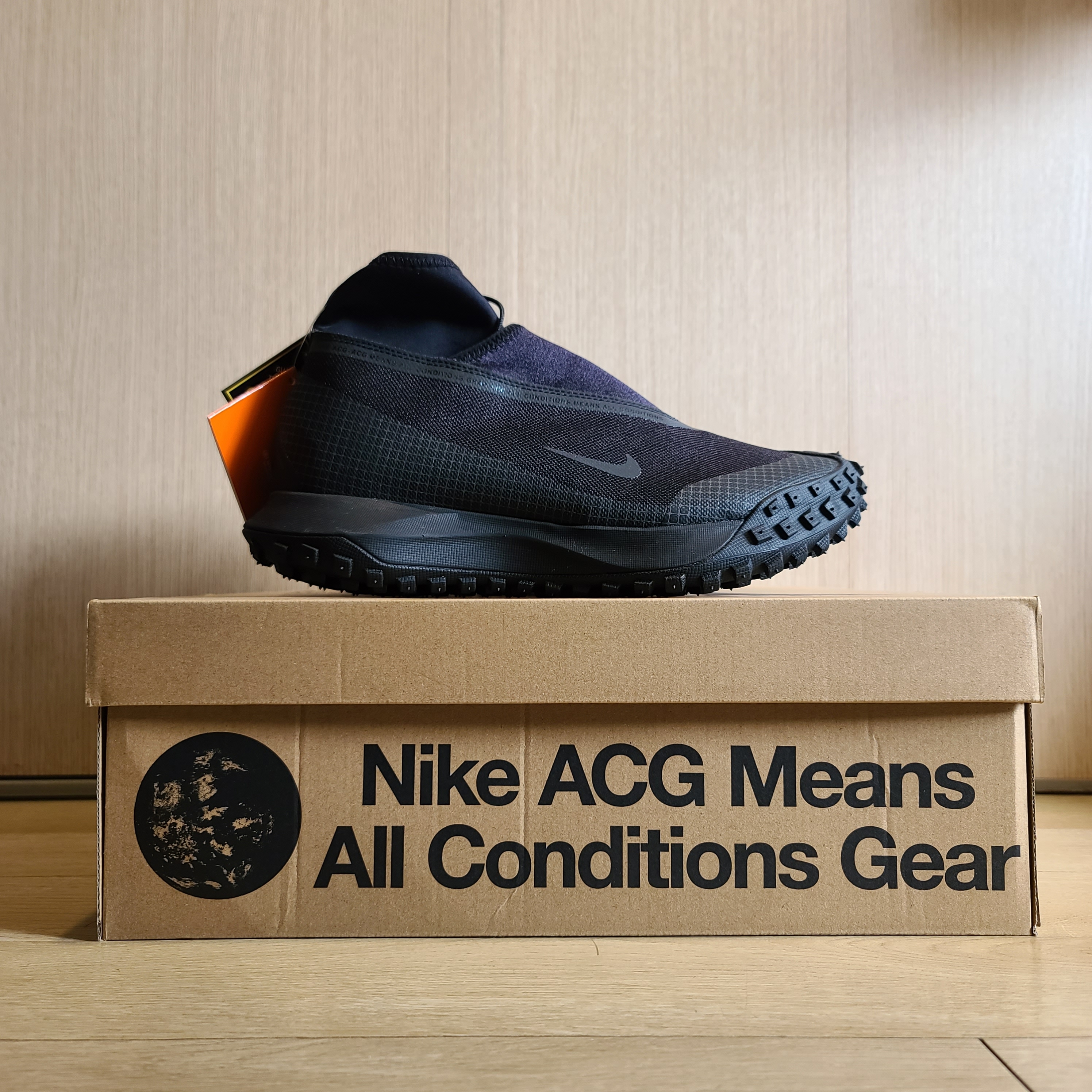 Nike ACG Mountain Fly Gore-Tex Black and Dark Grey 착용 스타일 - 1