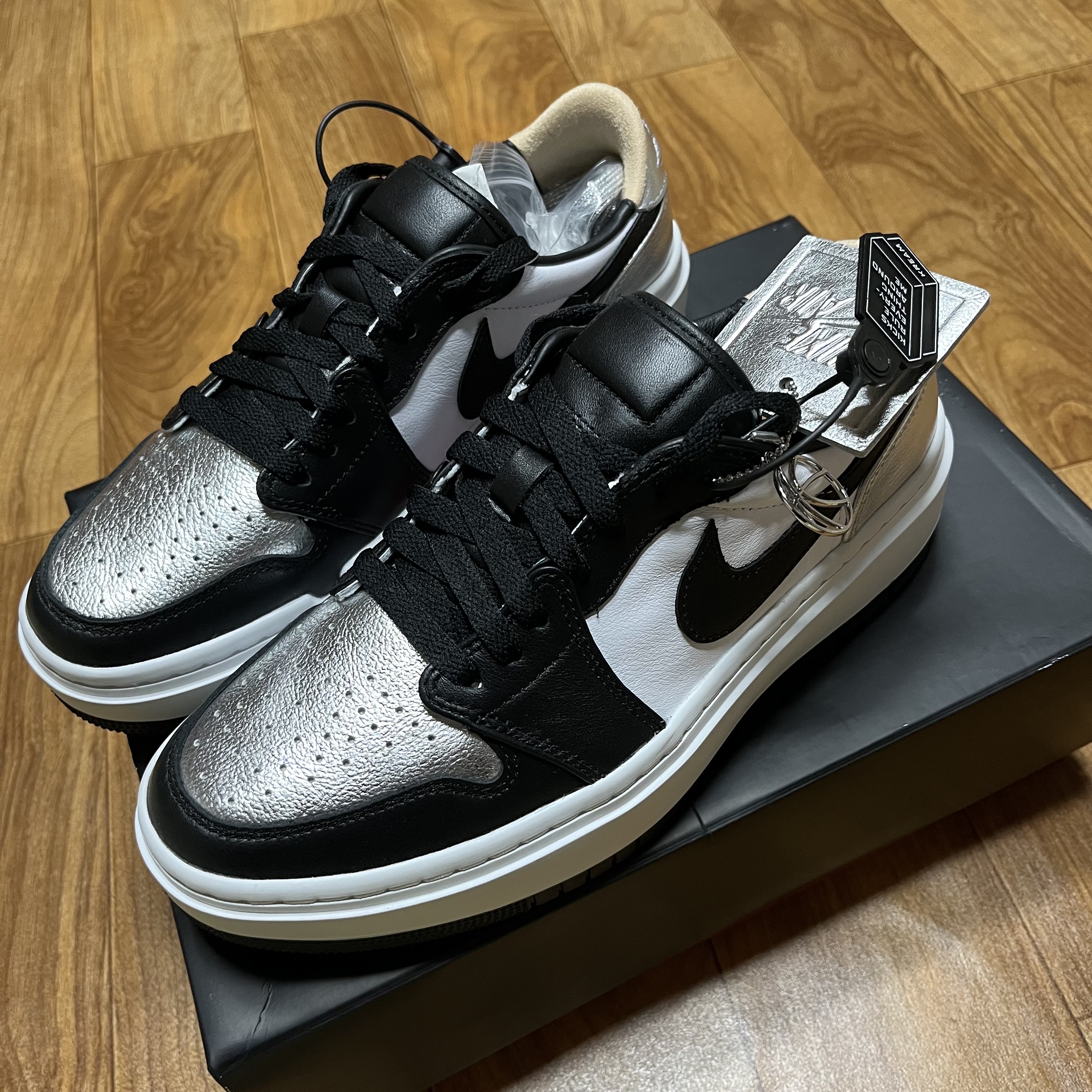 (W) Jordan 1 Elevate Low SE Metallic Silver 착용 스타일
