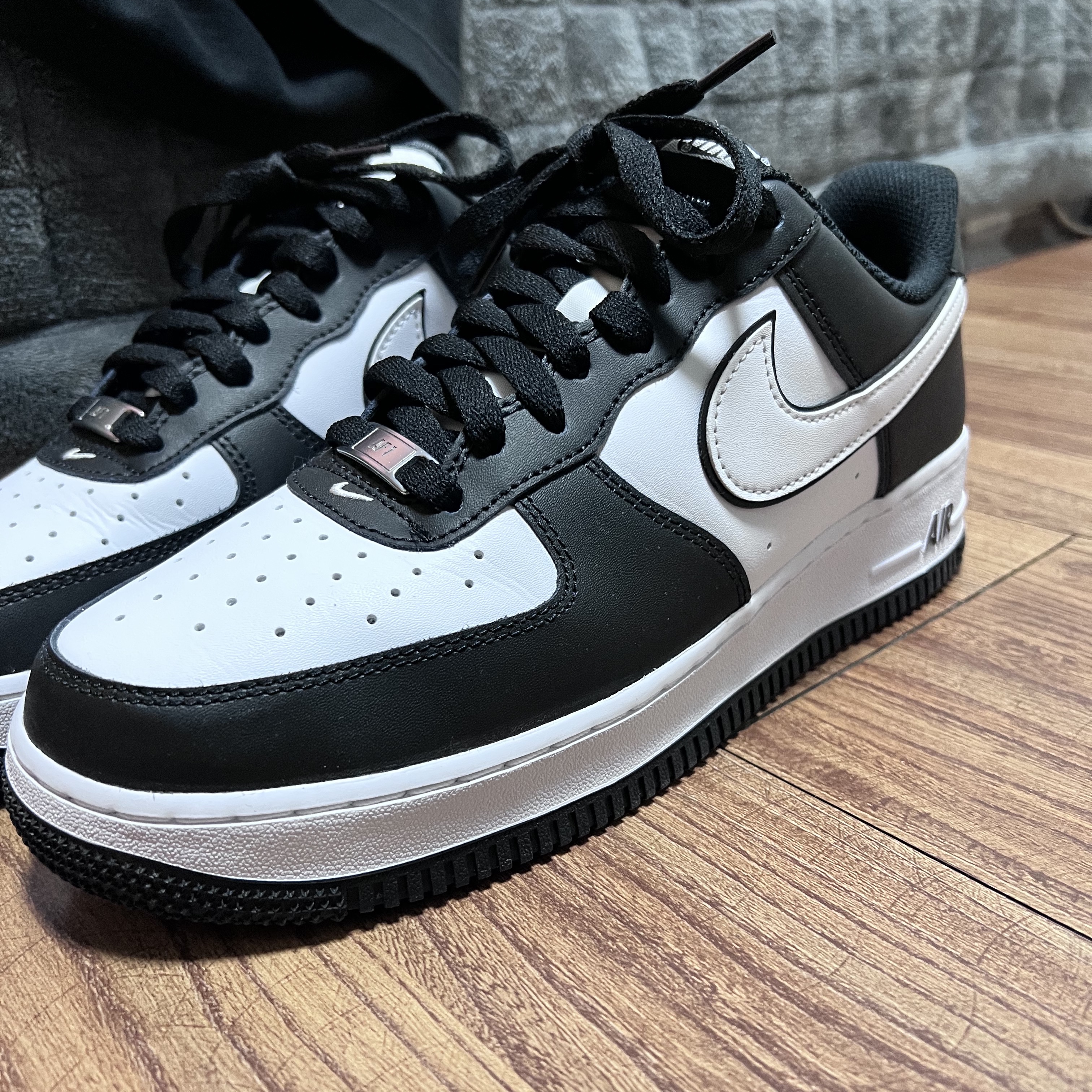 Nike Air Force 1 '07 Black White 착용 스타일 - 3