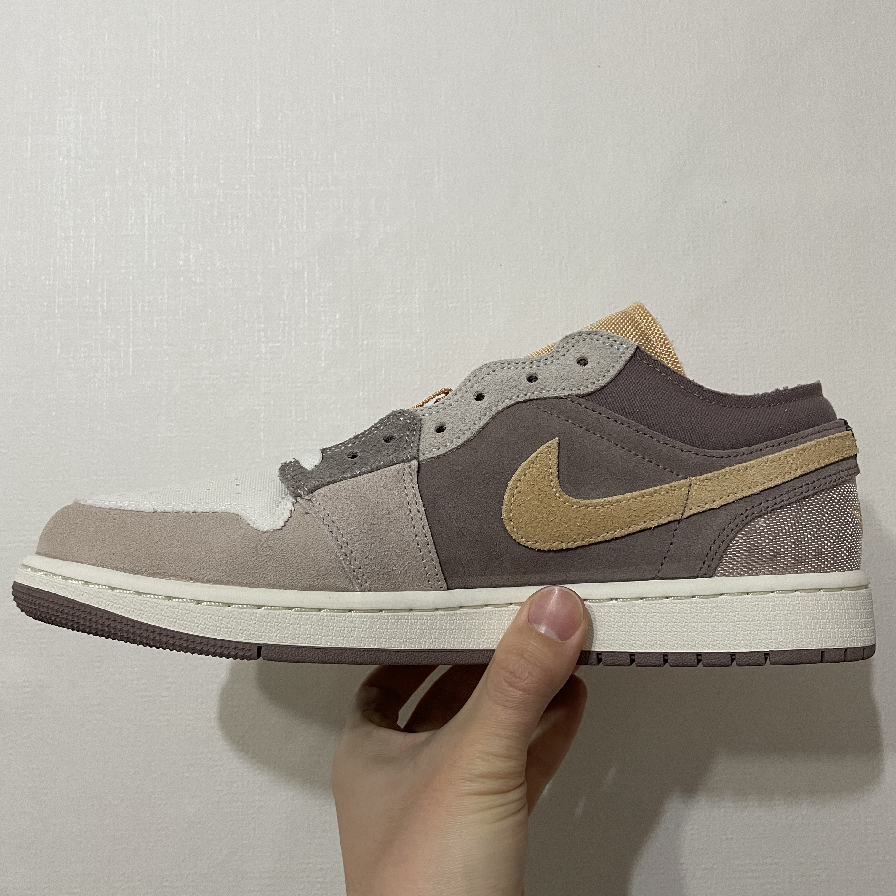 Jordan 1 Low SE Craft Taupe Haze 착용 스타일 - 2