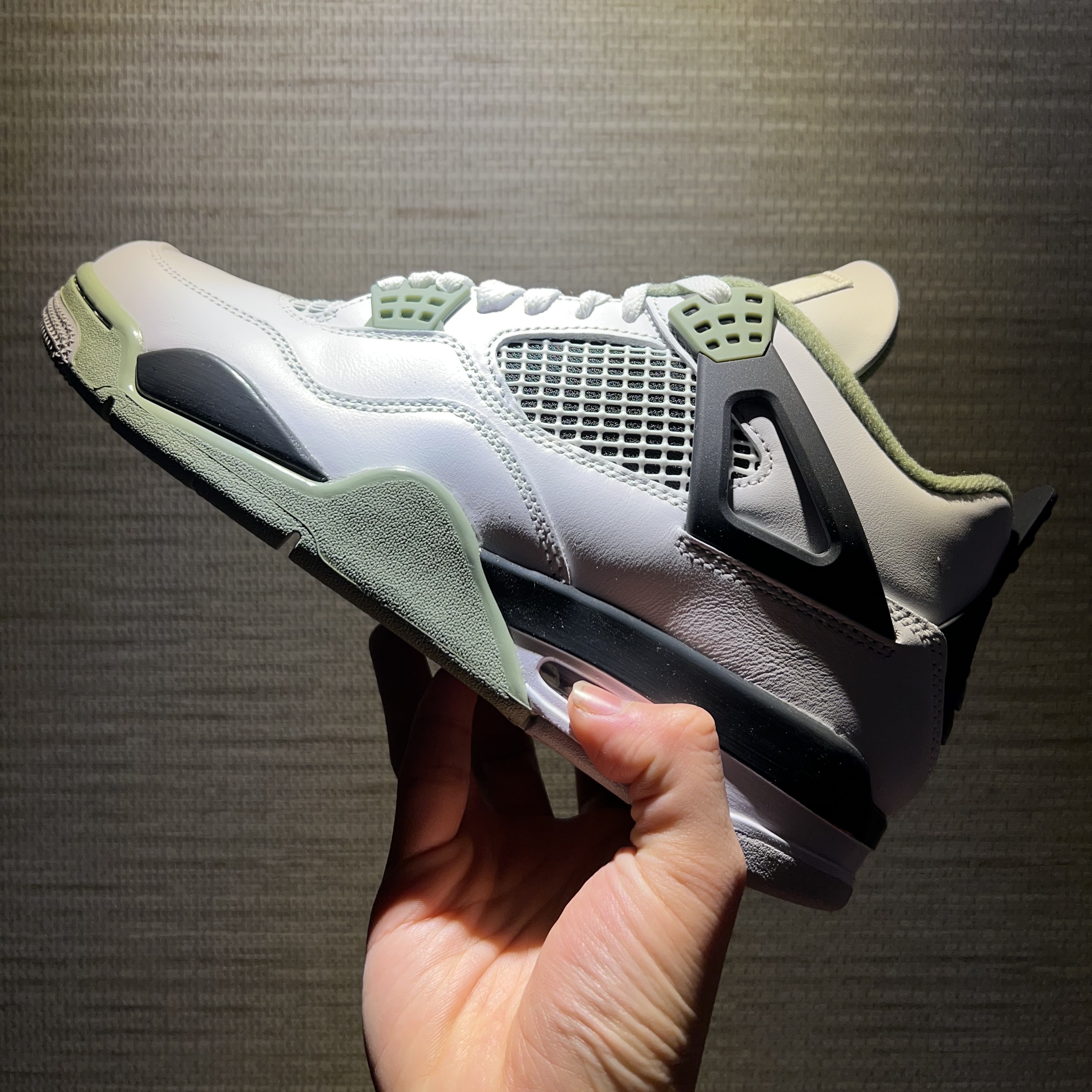 (W) Jordan 4 Retro Oil Green 착용 스타일