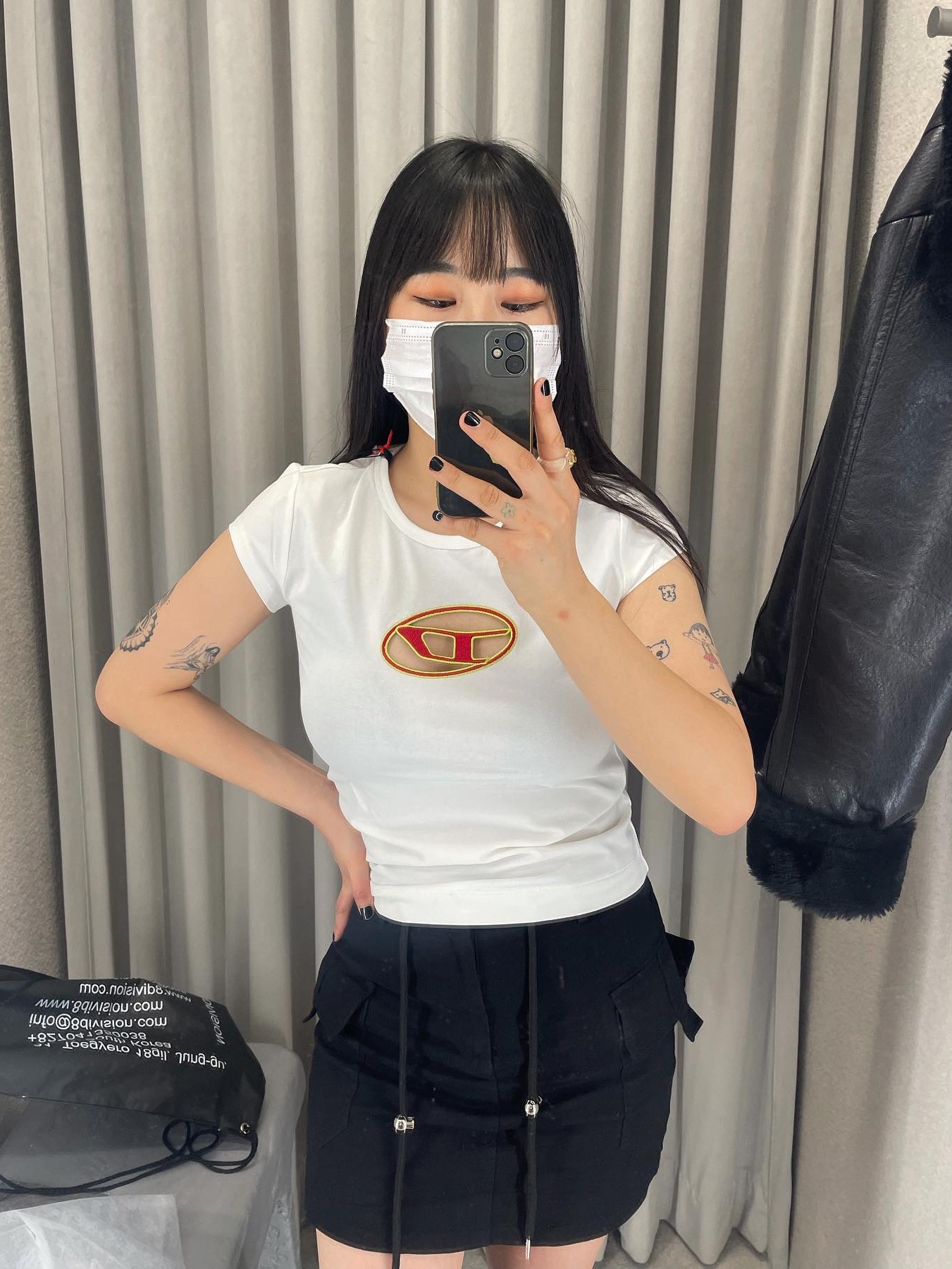 (W) Diesel T-Angie Peekaboo Logo T-Shirt White, (W) Diesel T-Angie Peekaboo Logo T-Shirt Blue 착용 스타일