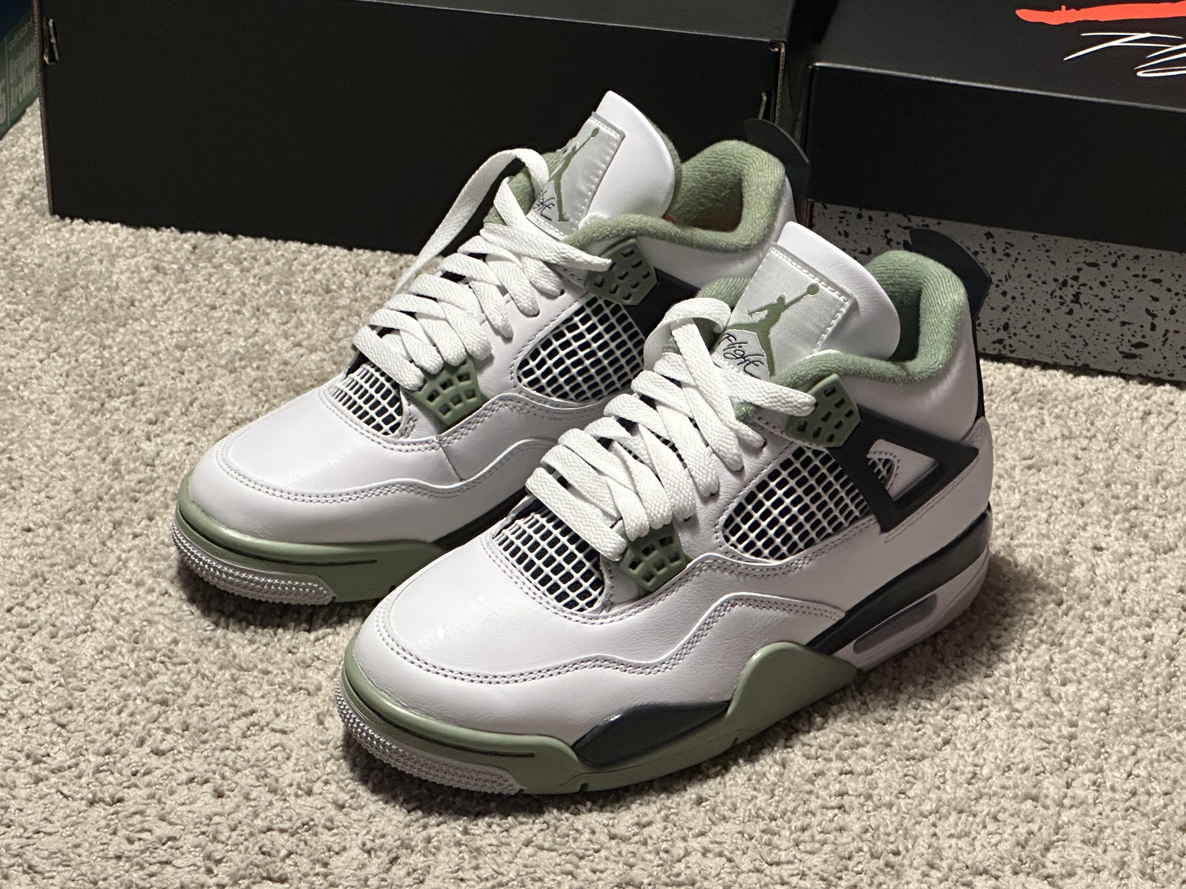 (W) Jordan 4 Retro Oil Green 착용 스타일 - 2