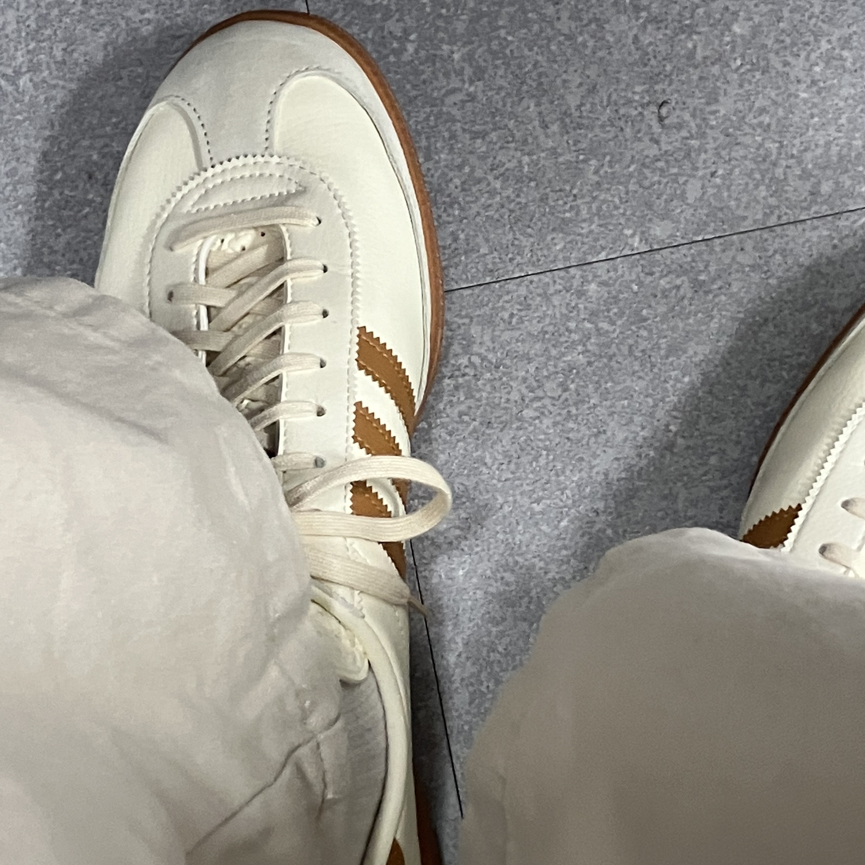 Adidas City Series Triest Cream White 착용 스타일
