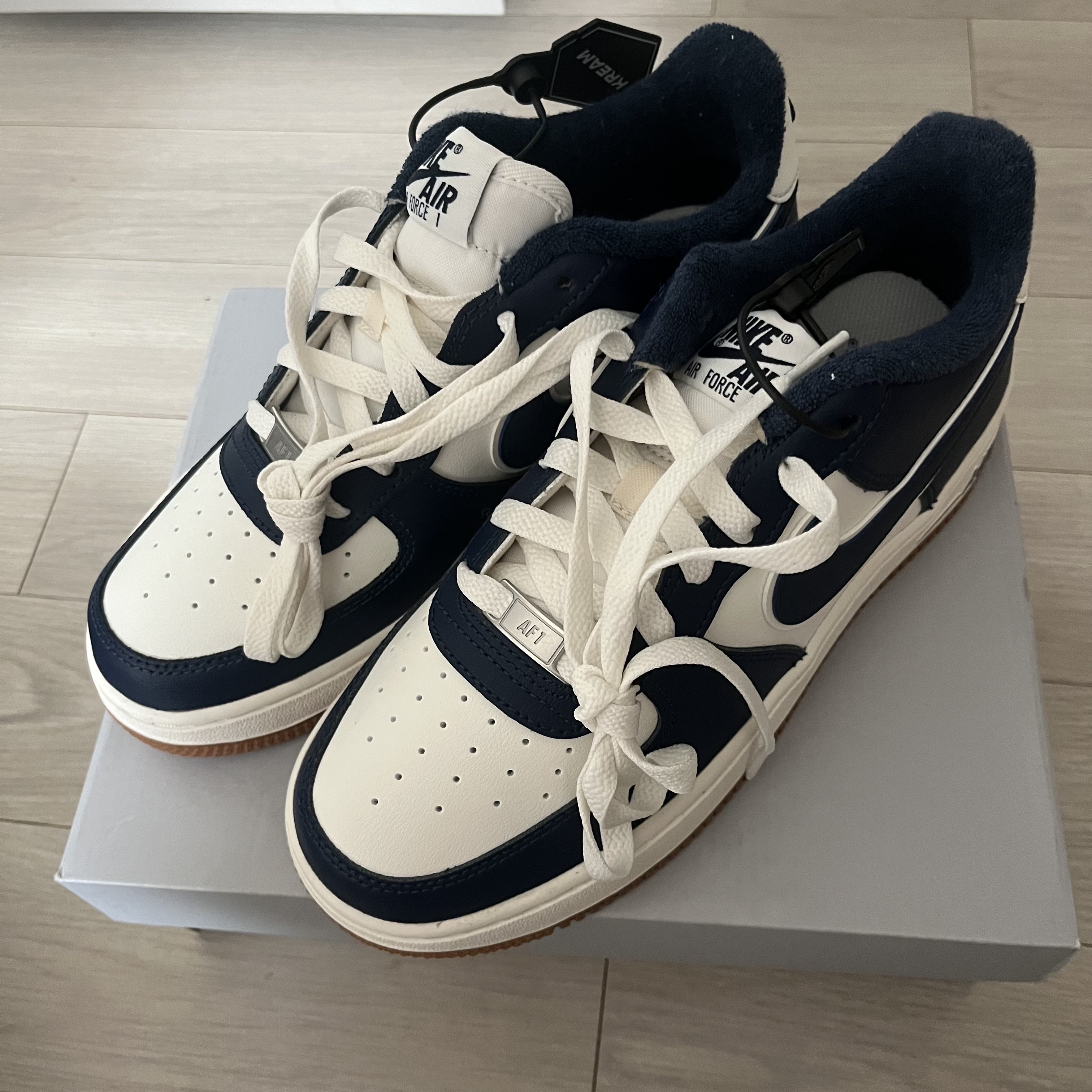 (GS) Nike Air Force 1 LV8 3 Midnight Navy 착용 스타일 - 1