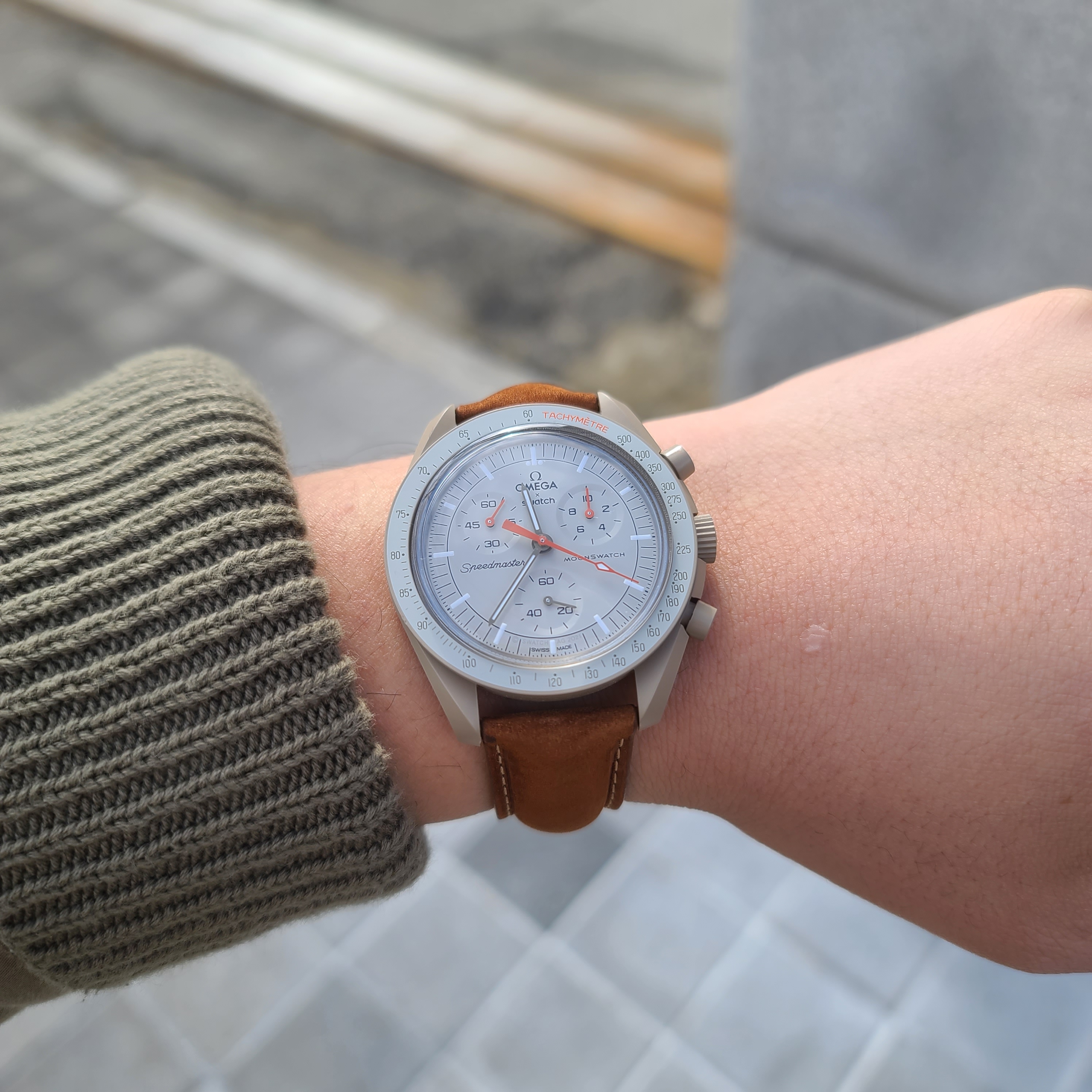 Swatch x Omega Bioceramic MoonSwatch Mission To Jupiter 착용 스타일 - 3