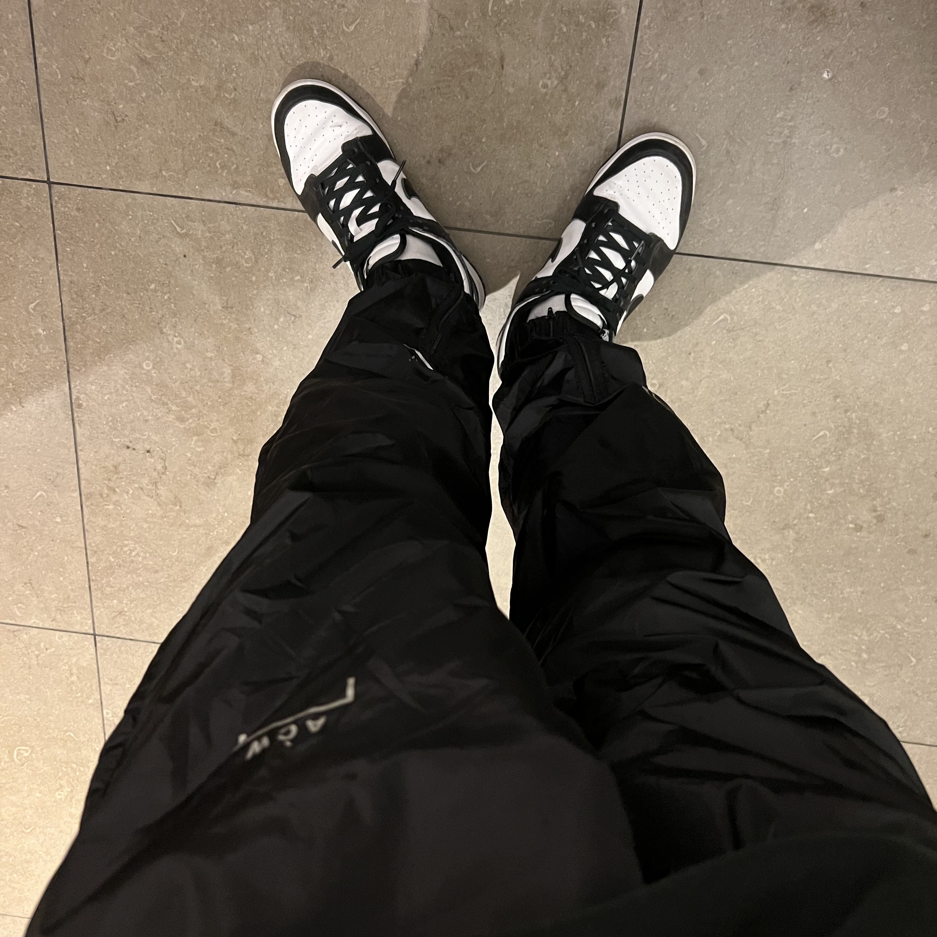 Essentials 3D Silicon Applique Pullover Hoodie Dark Slate/Black 2020, Nike Dunk Low Retro Black 착용 스타일 - 2