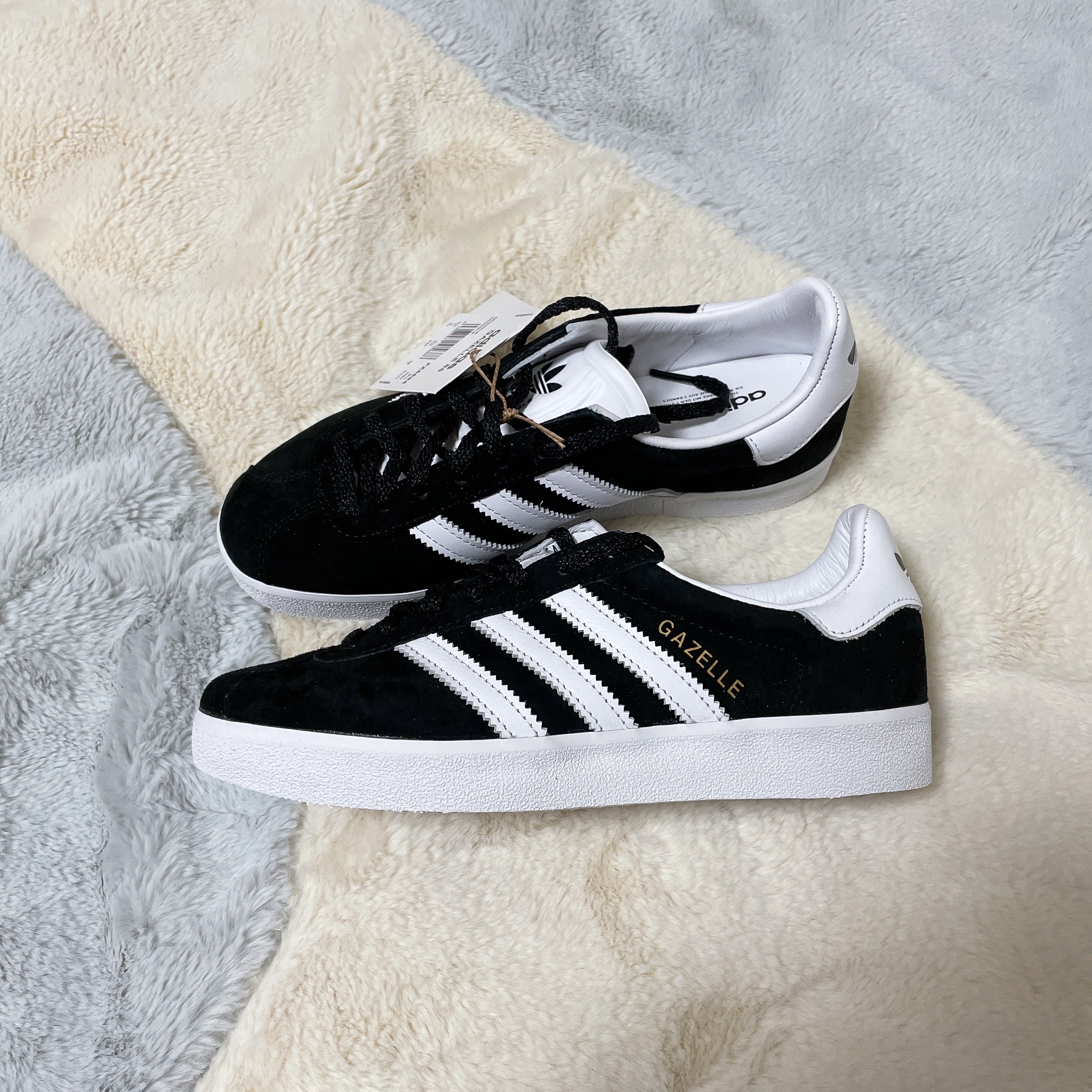 Adidas Gazelle 85 Core Black 착용 스타일 - 2