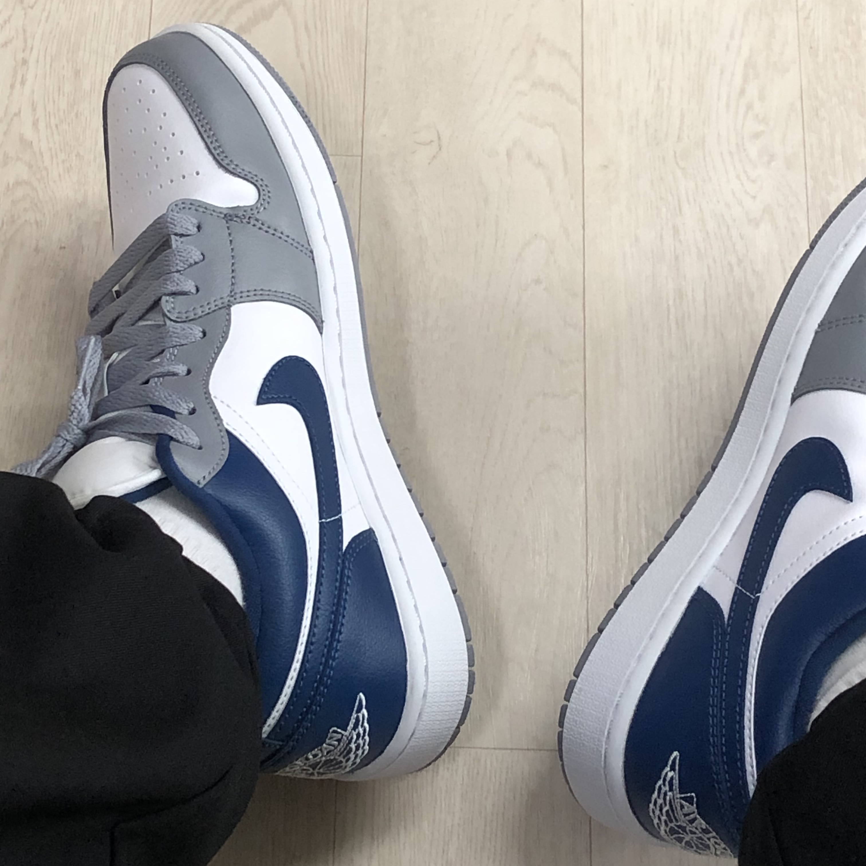(W) Jordan 1 Low White Grey Blue 착용 스타일 - 2