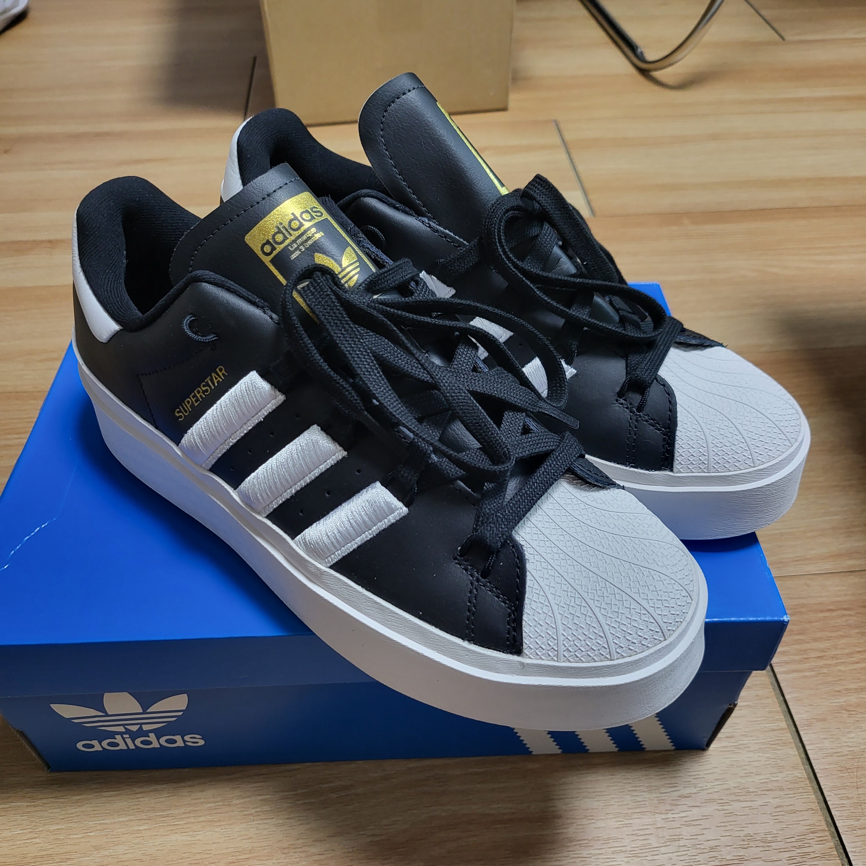 (W) Adidas Superstar Bonega Core Black 착용 스타일 - 1