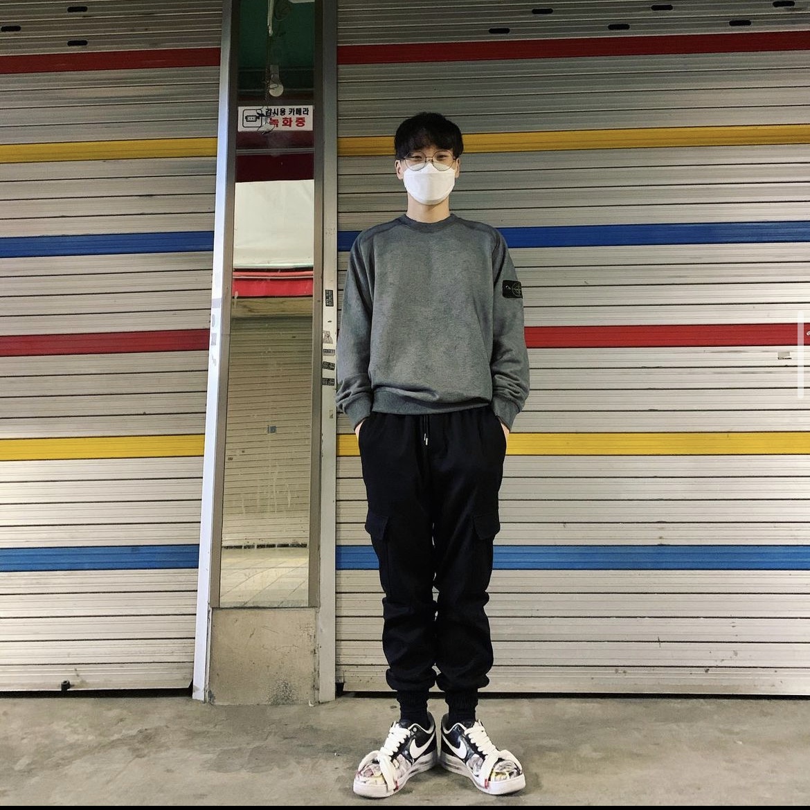Nike x Peaceminusone Air Force 1 Low Para-Noise, Stone Island 62290 Dust Colour Treatment Crewneck Sweatshirt Grey - 21SS 착용 스타일