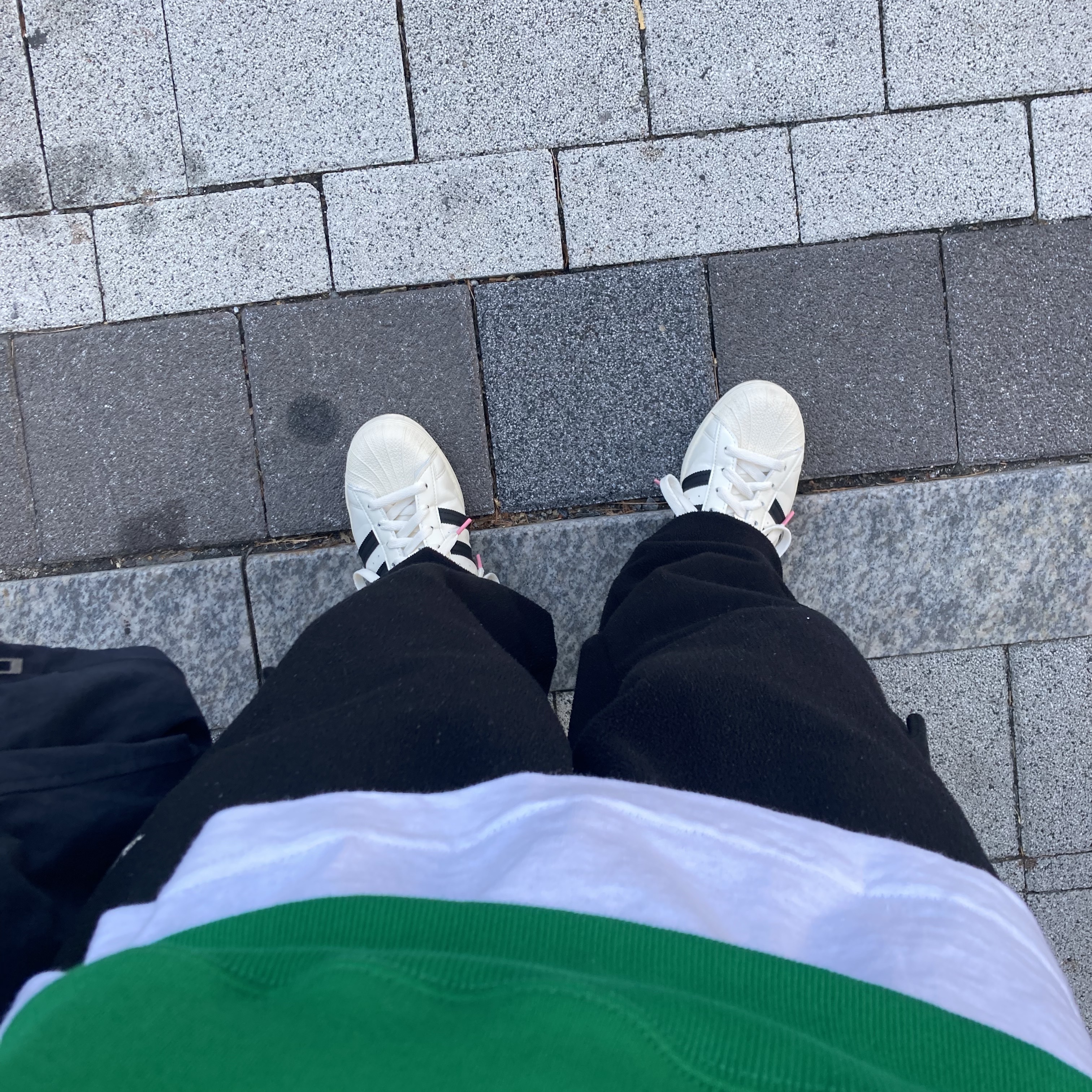 Adidas x Andre Saraiva Superstar Cream White Core Black 착용 스타일 - 1
