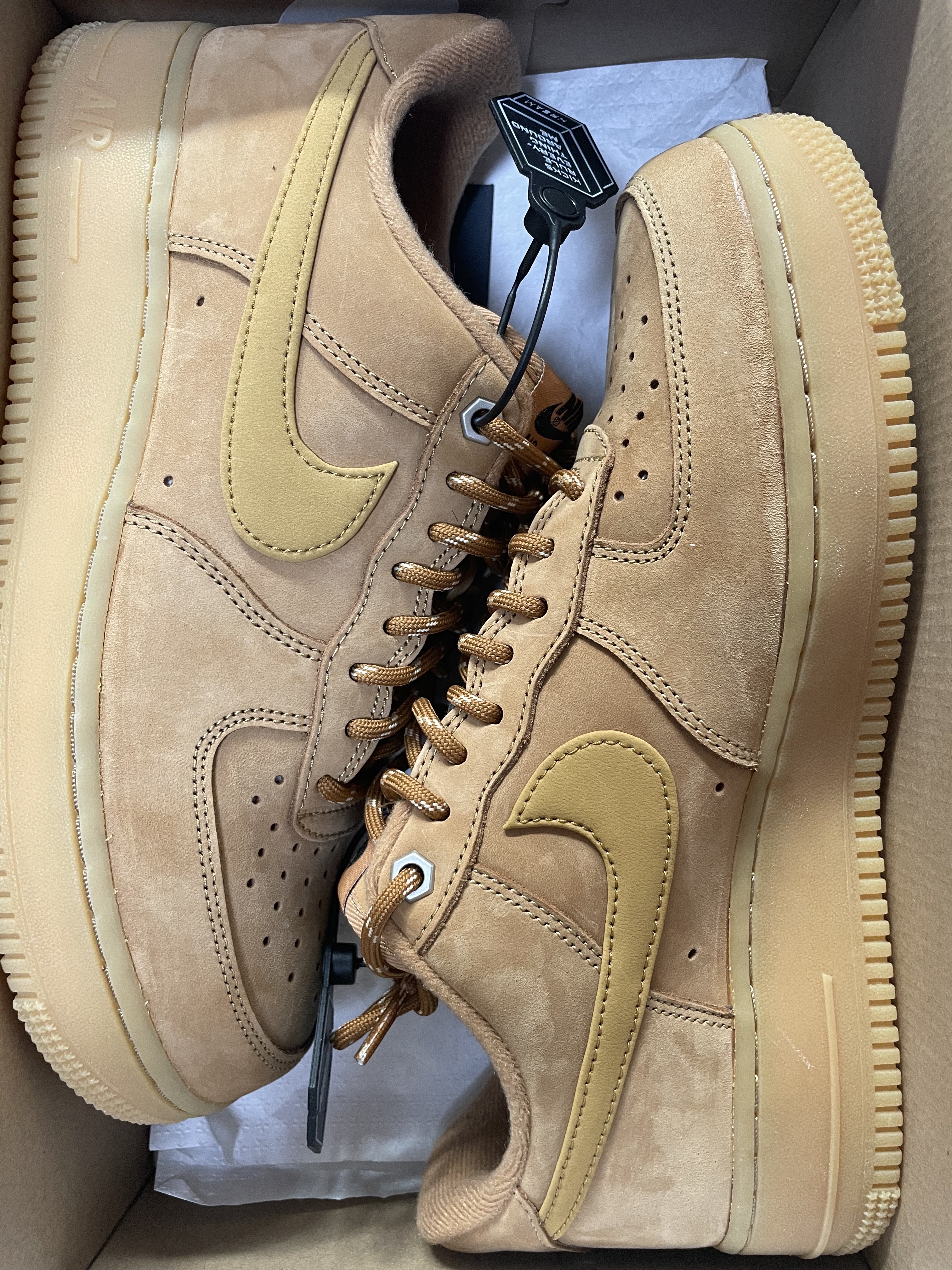 Nike Air Force 1 '07 WB Flax 착용 스타일