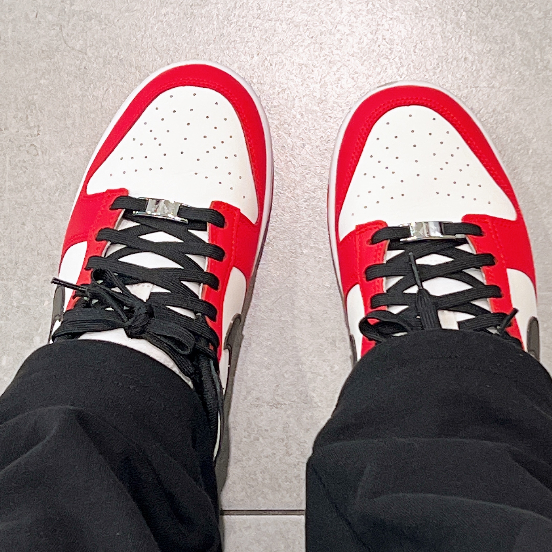 Nike x NBA Dunk Low Retro EMB Black and Chile Red 착용 스타일