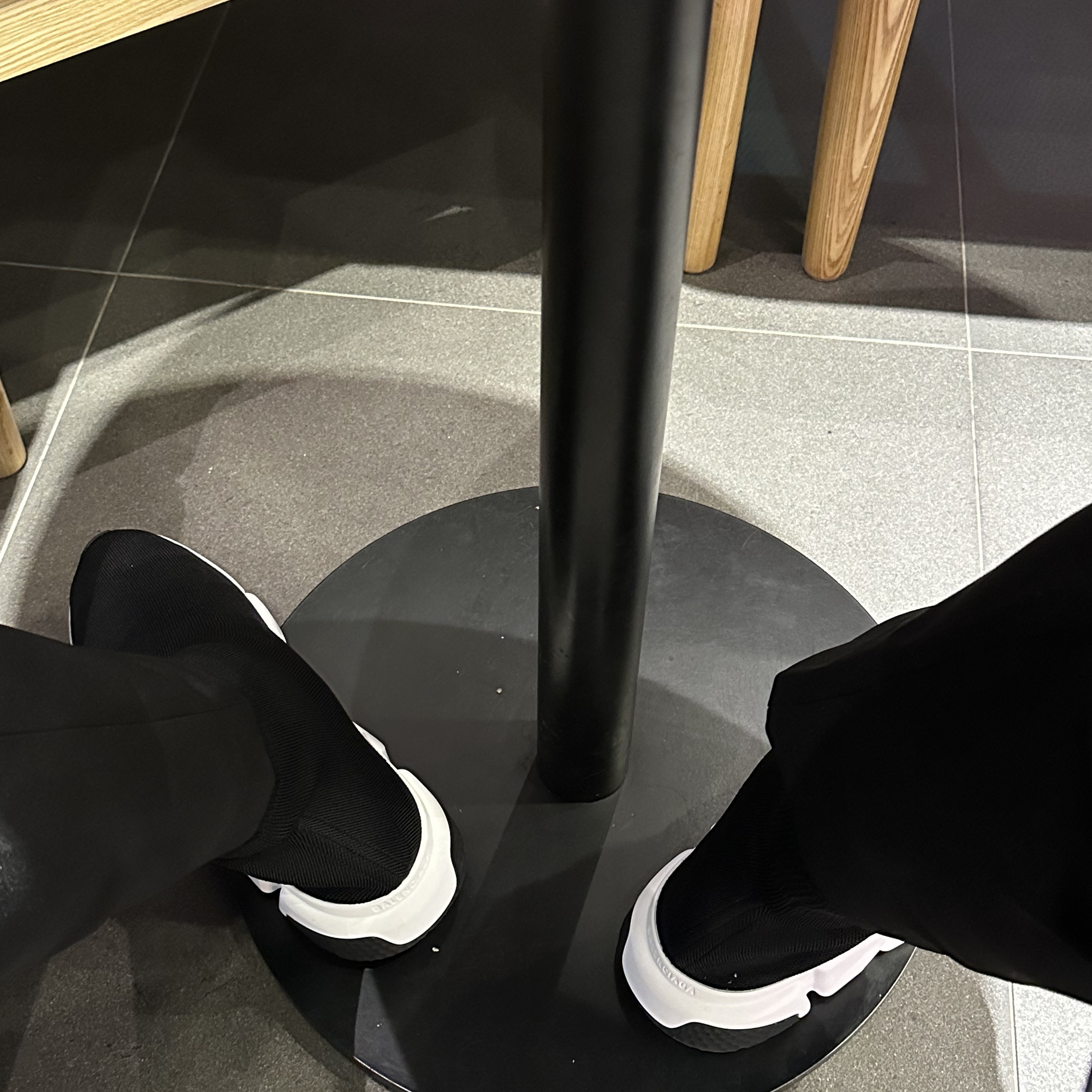 Balenciaga Speed Trainer Black White 2021/2022 착용 스타일
