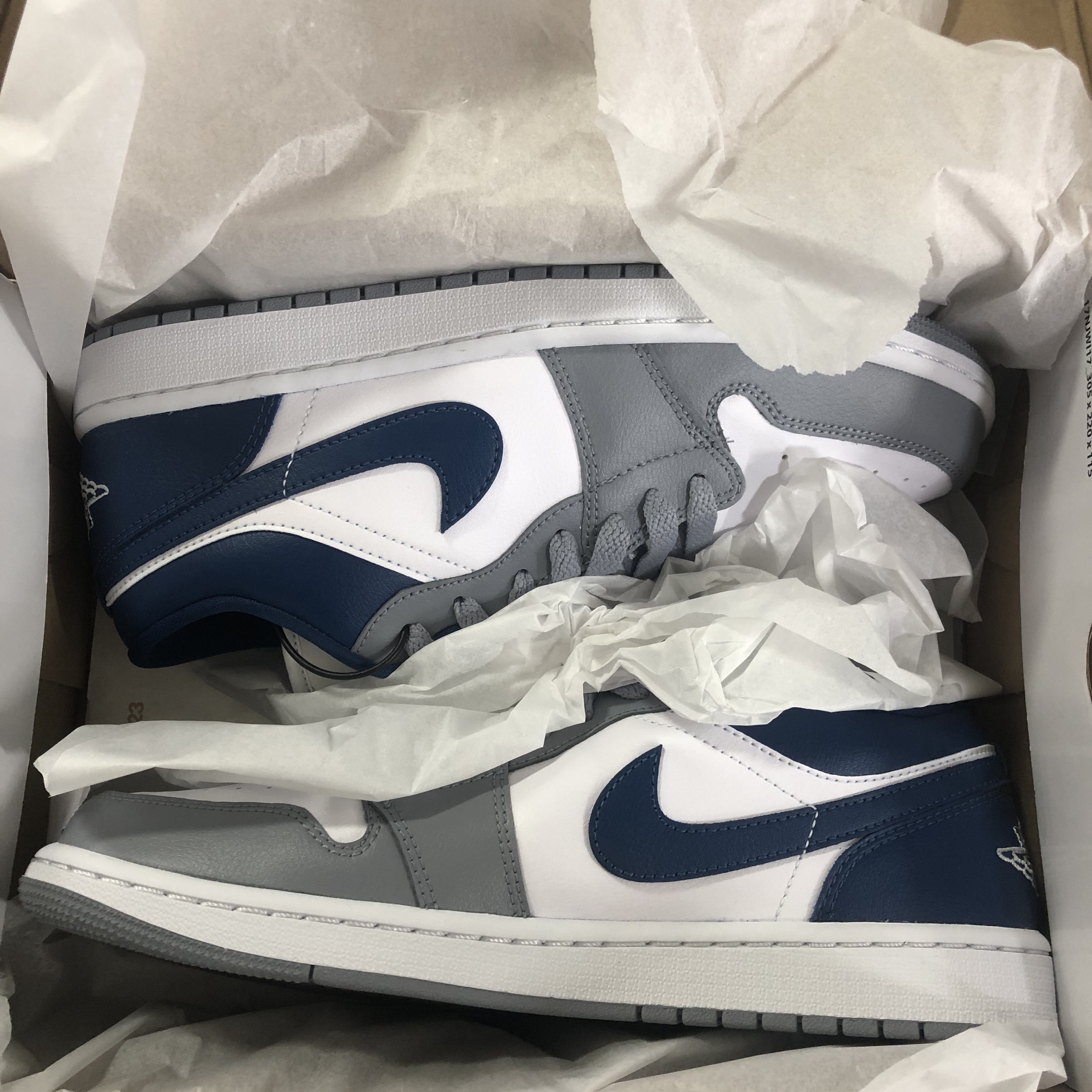 (W) Jordan 1 Low White Grey Blue 착용 스타일 - 1