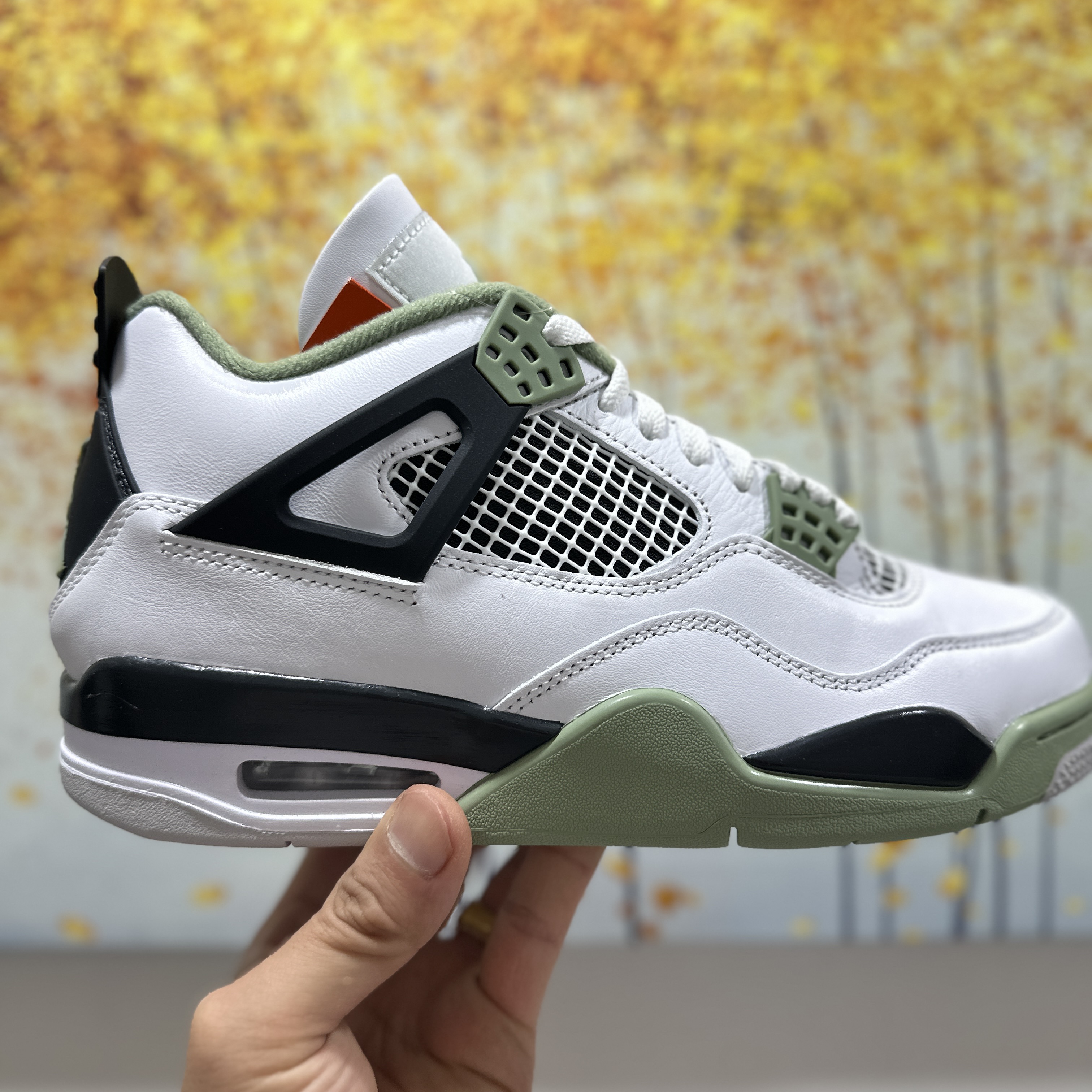 (W) Jordan 4 Retro Oil Green 착용 스타일 - 1