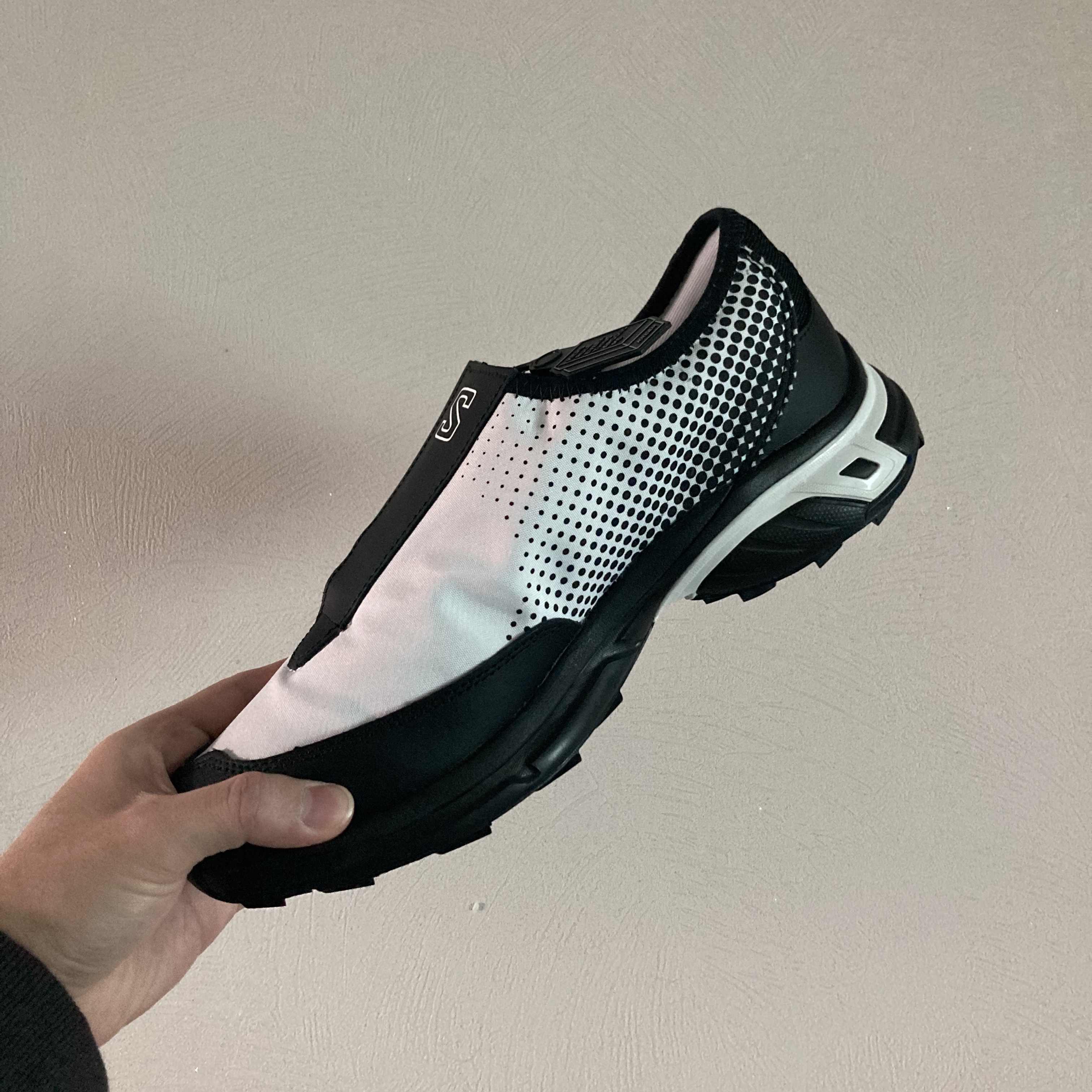 Salomon x Comme des Garcons Homme Plus SR901E White Black 착용 스타일 - 2