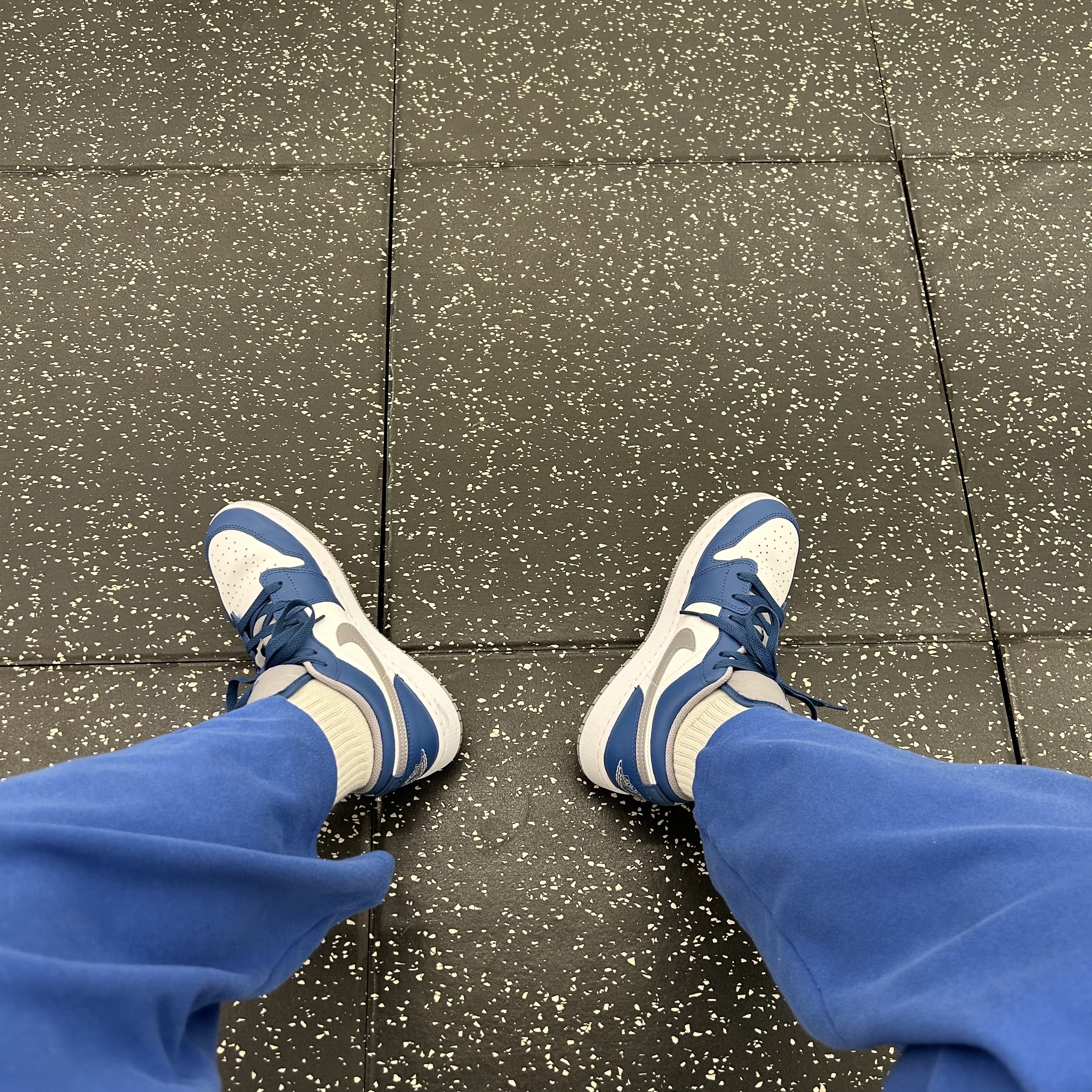 (GS) Jordan 1 Low True Blue Cement Grey 착용 스타일 - 1