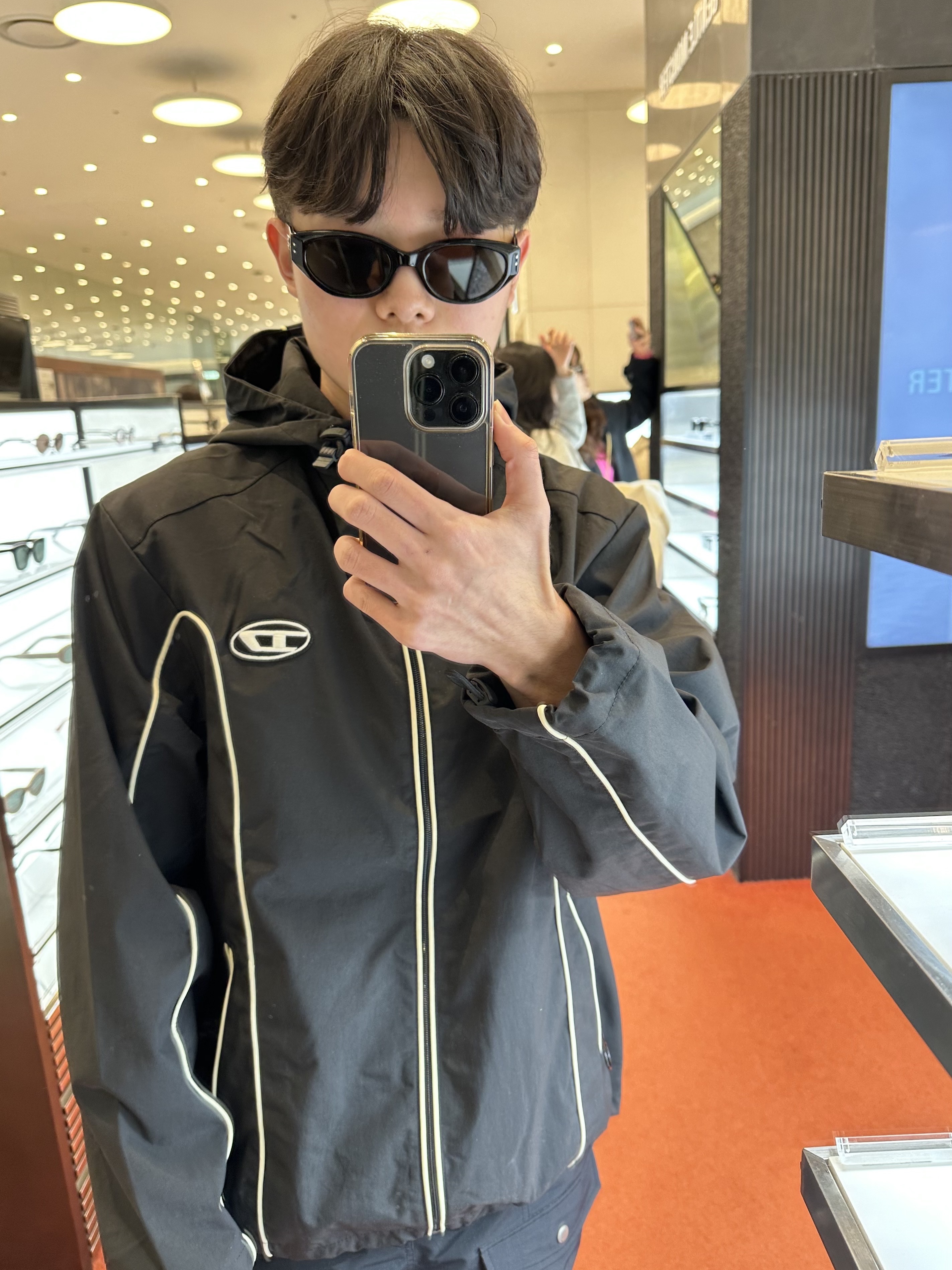 Diesel J-Hives Windbreaker with Contrast Piping Black 착용 스타일 - 1