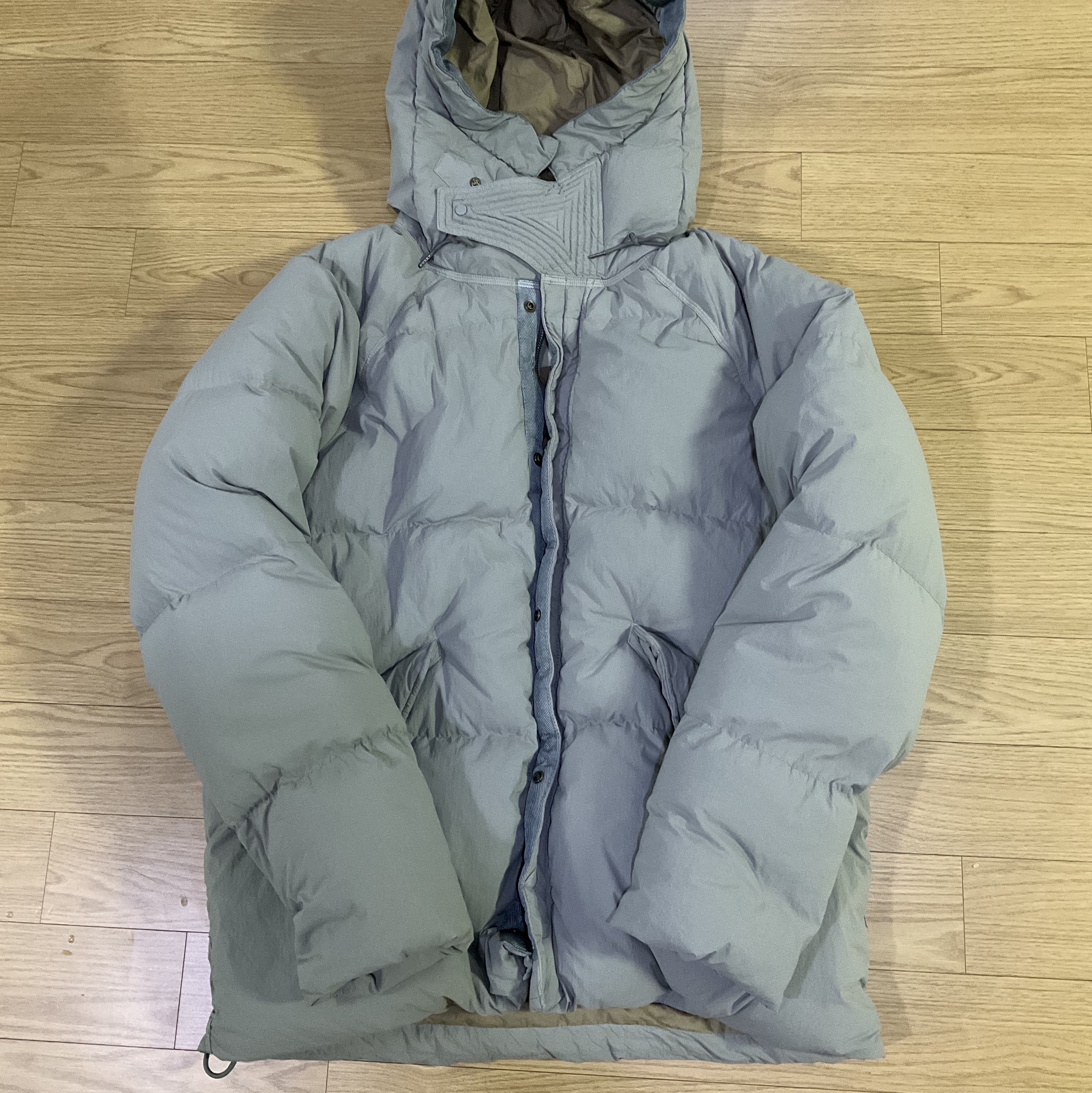 Ten C Artic Down Parka Grey V2 - 22FW (Cultizm Exclusive) 착용 스타일 - 1