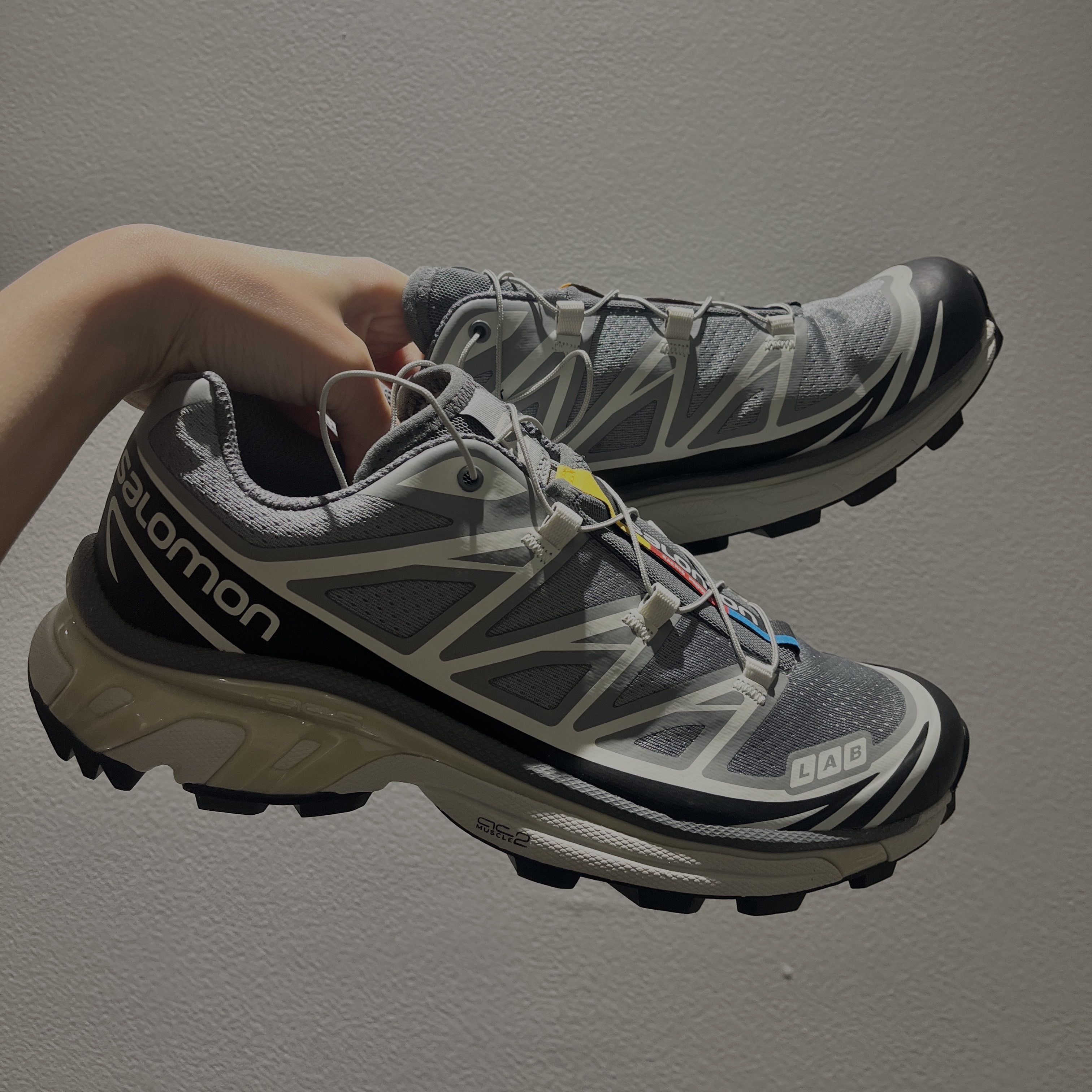 Salomon XT-6 Recut Phantom Vanilla Ice 착용 스타일